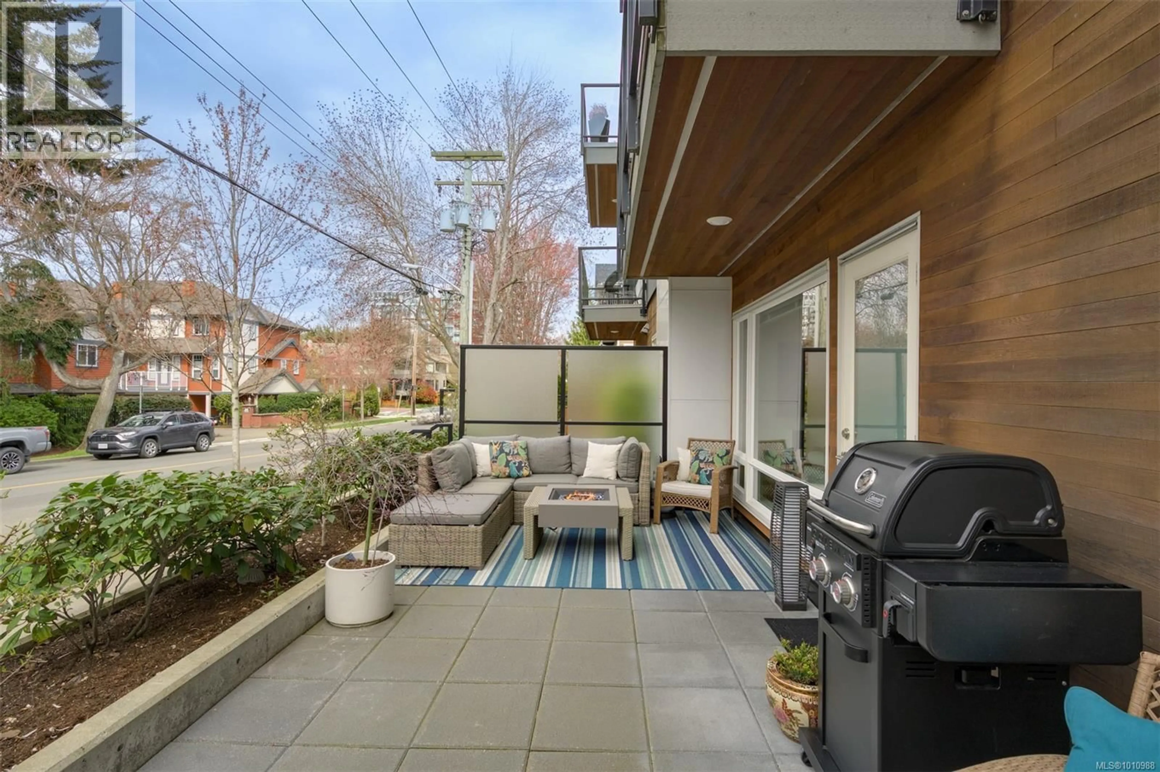 Patio, street for 102 - 300 MICHIGAN STREET, Victoria British Columbia V8V1R5