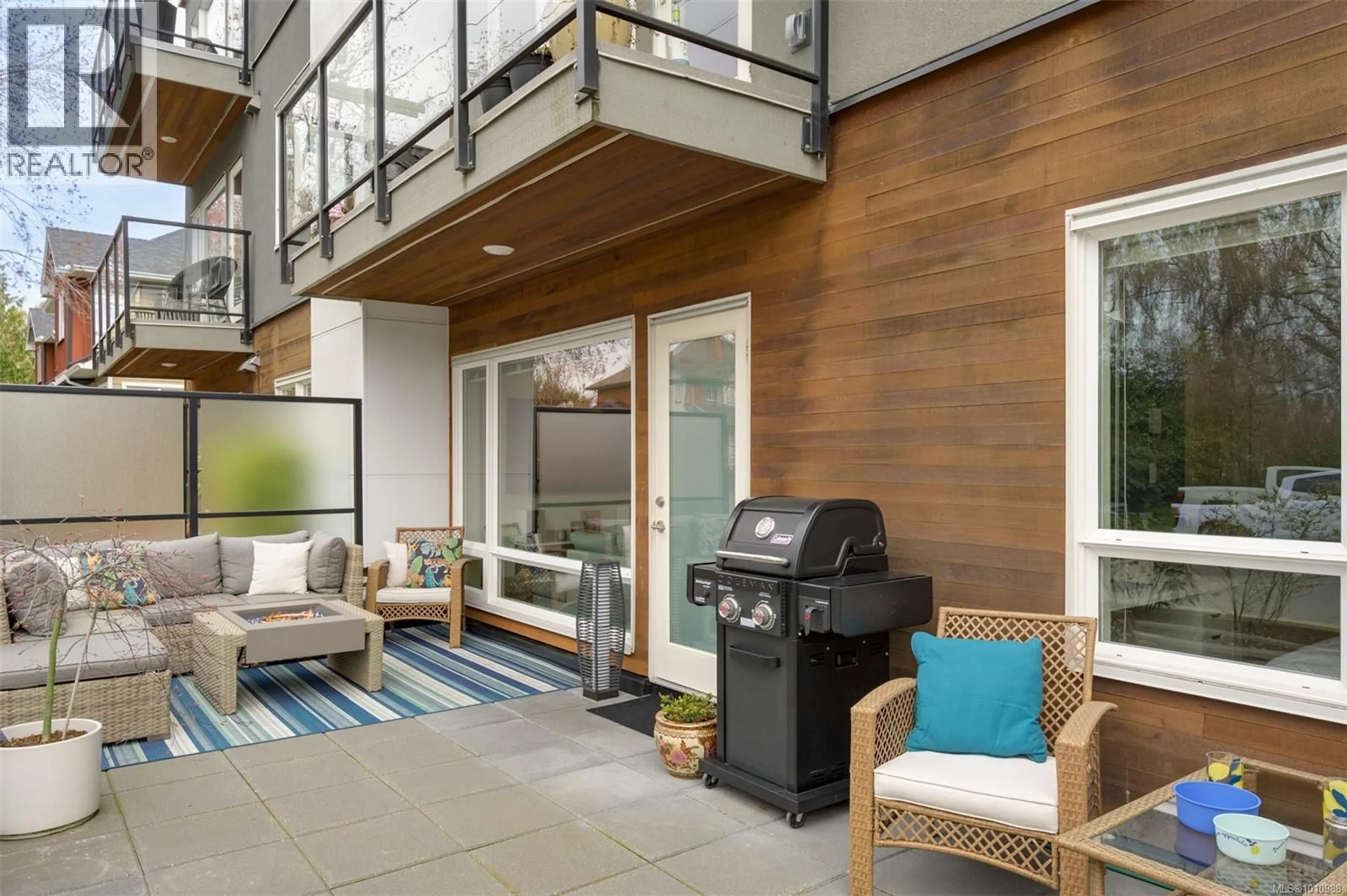 Patio, street for 102 - 300 MICHIGAN STREET, Victoria British Columbia V8V1R5