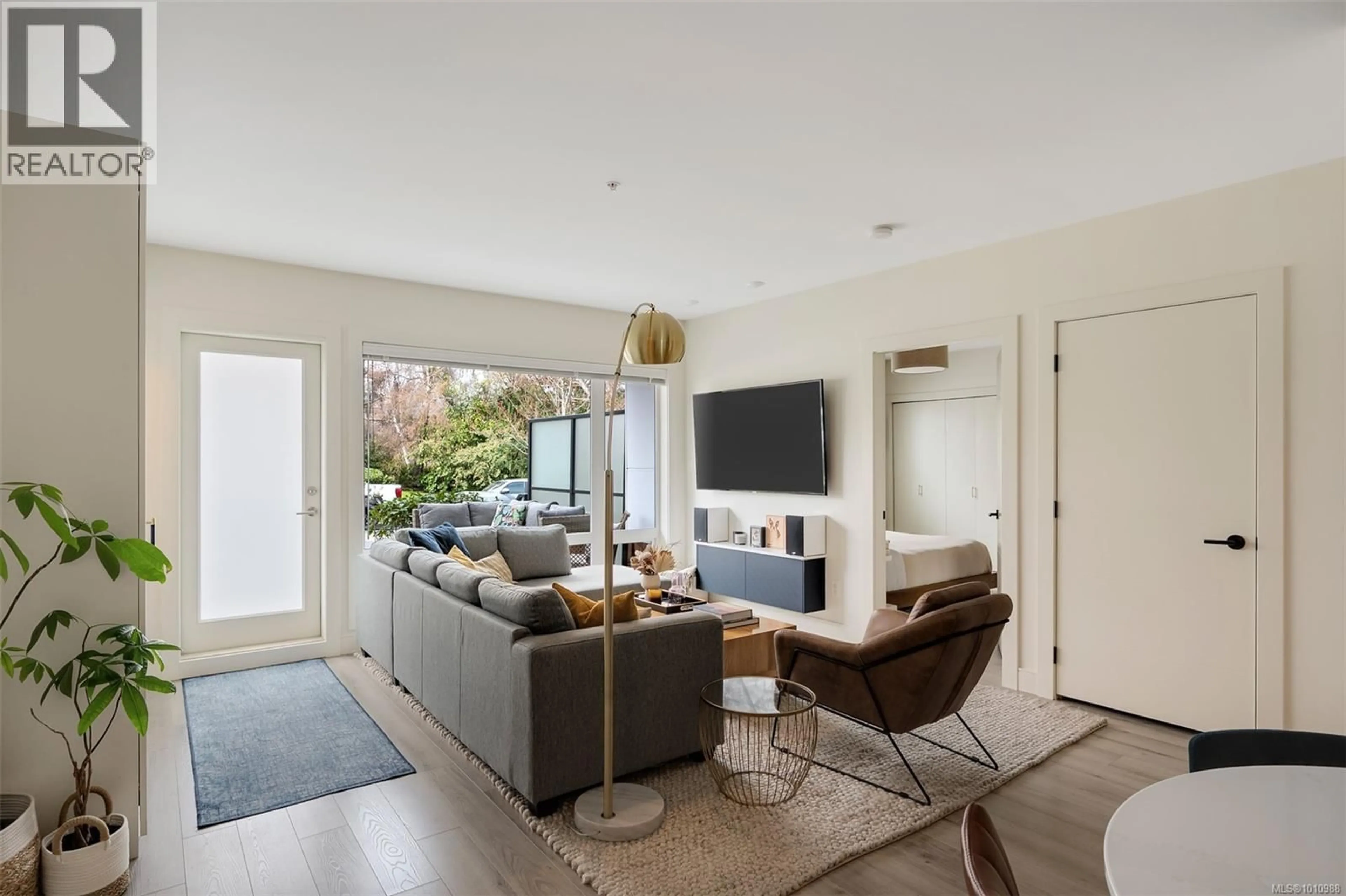 Living room with furniture, unknown for 102 - 300 MICHIGAN STREET, Victoria British Columbia V8V1R5