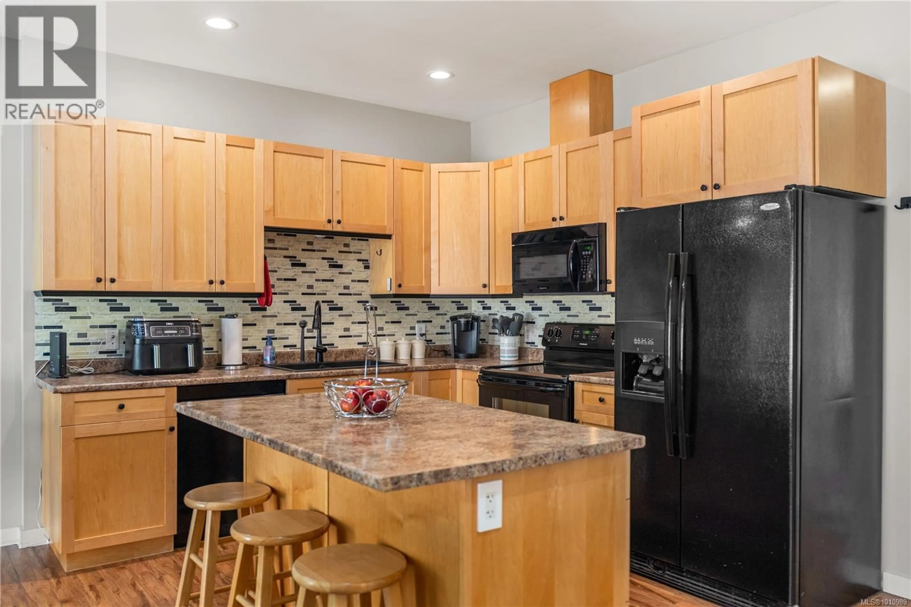 Open concept kitchen, unknown for 114 - 6838 GRANT ROAD, Sooke British Columbia V9Z1K9