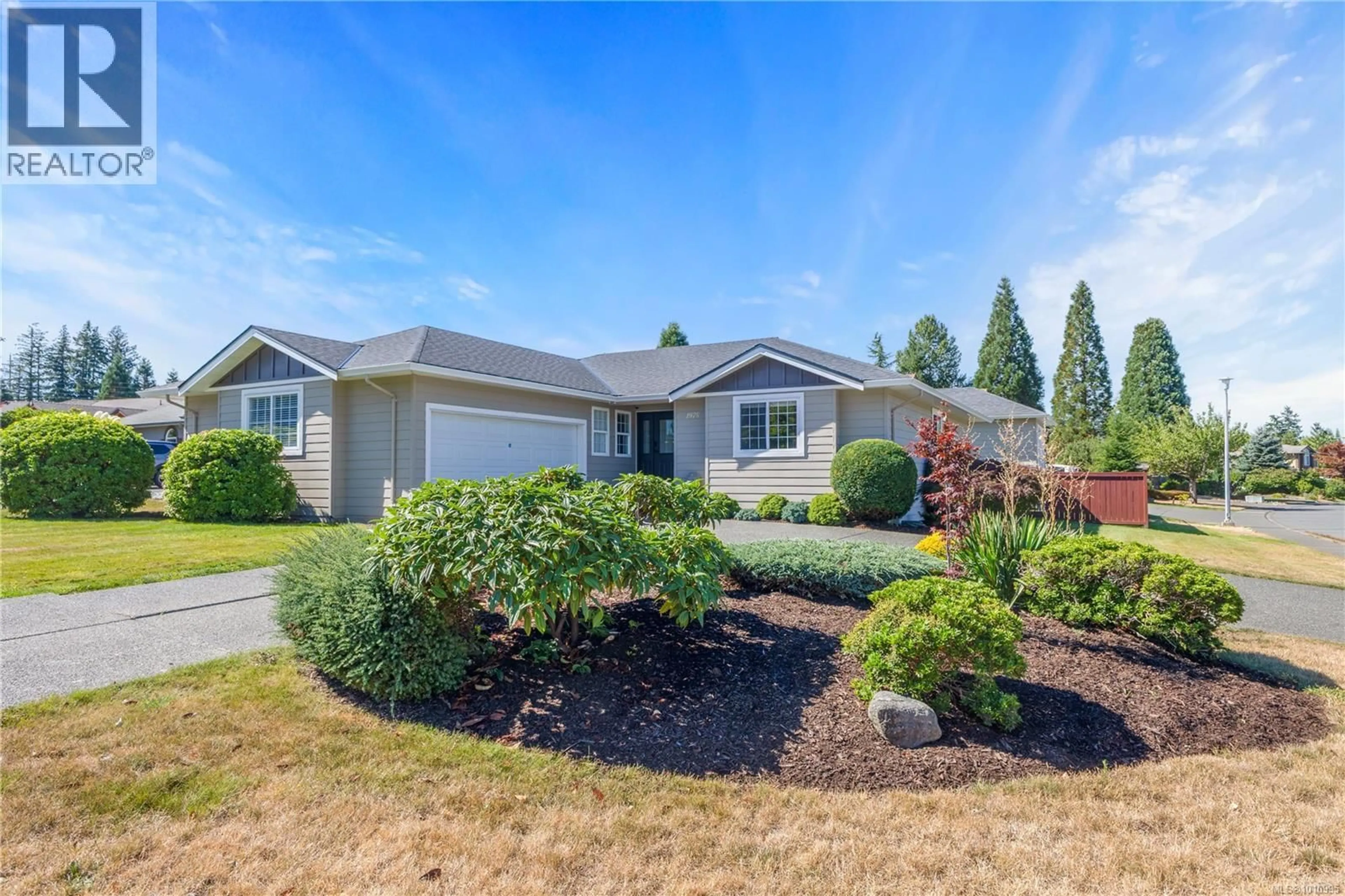 Home with vinyl exterior material, street for 1975 AUGUSTA PLACE, Campbell River British Columbia V9H1R5