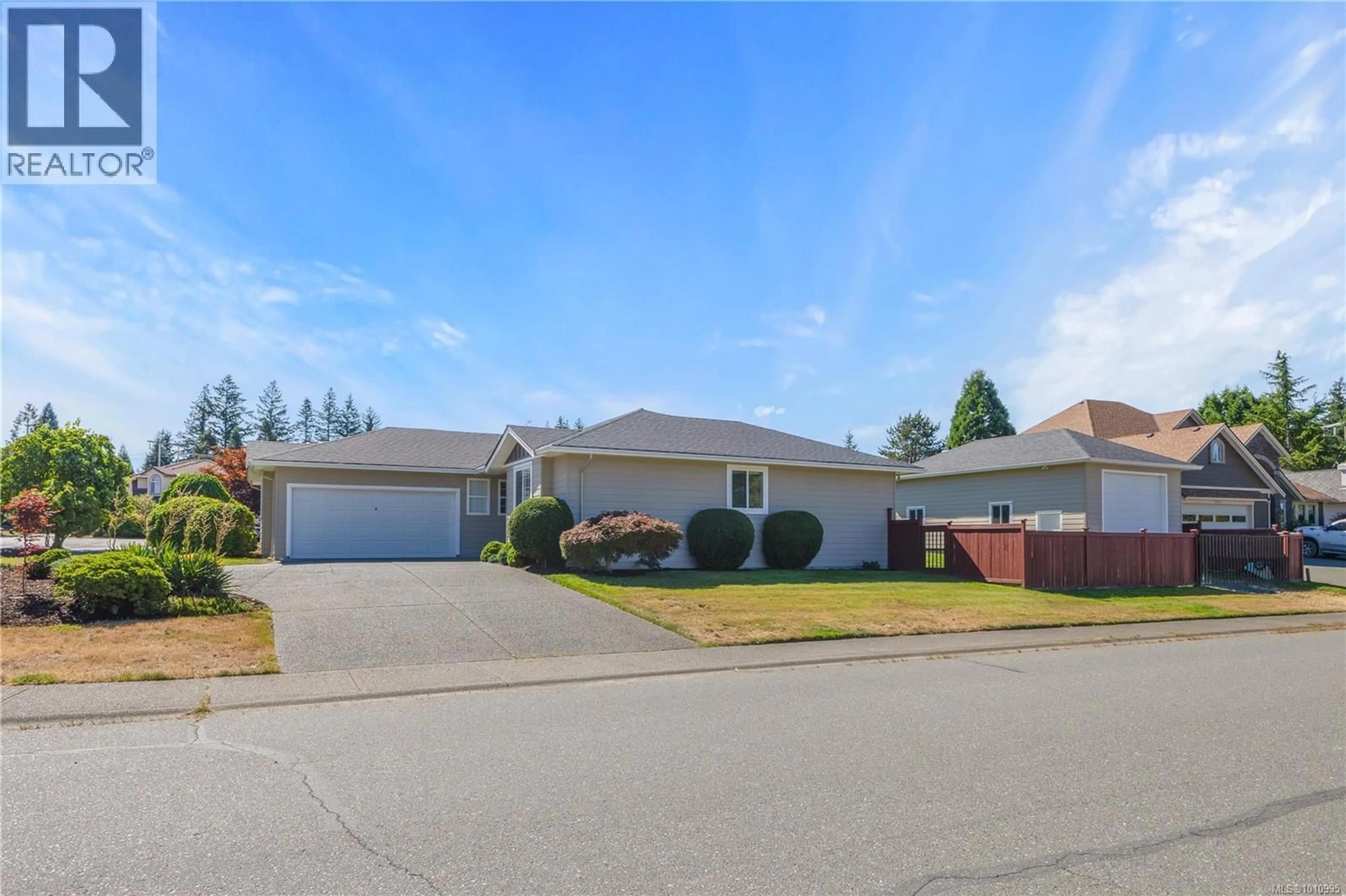 A pic from outside/outdoor area/front of a property/back of a property/a pic from drone, street for 1975 AUGUSTA PLACE, Campbell River British Columbia V9H1R5