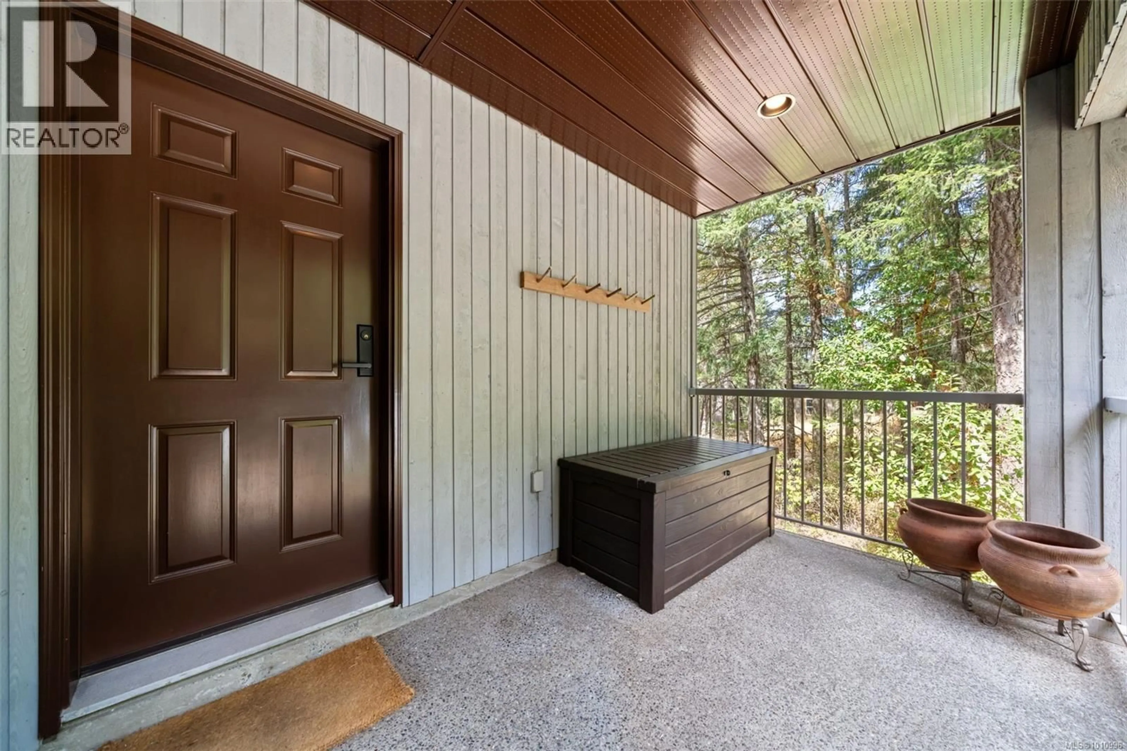 Indoor entryway for 1618 DAVIES ROAD, Highlands British Columbia V9B6E8