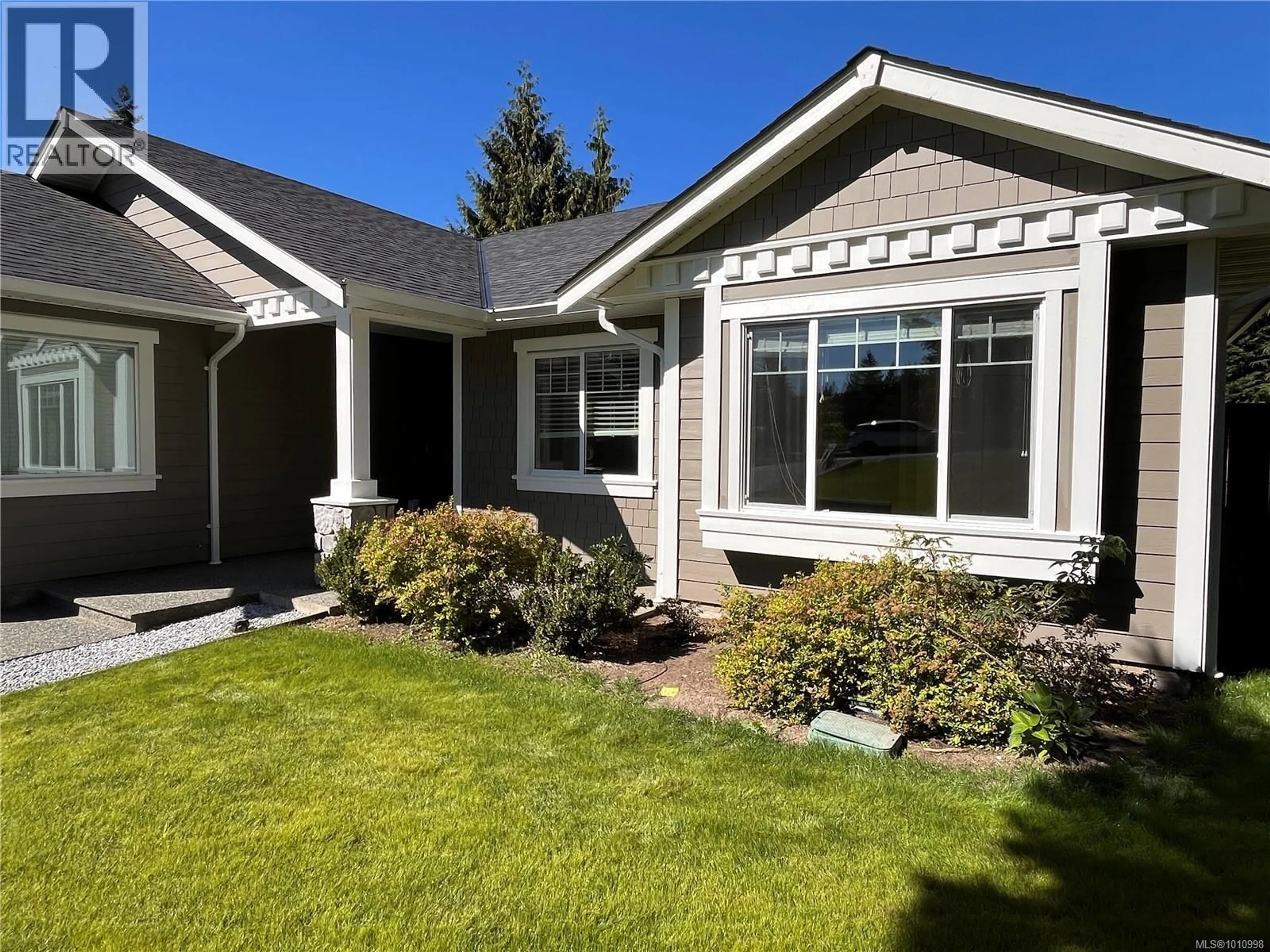 Home with vinyl exterior material, street for 3584 HOLLAND AVENUE, Cobble Hill British Columbia V8H0A4