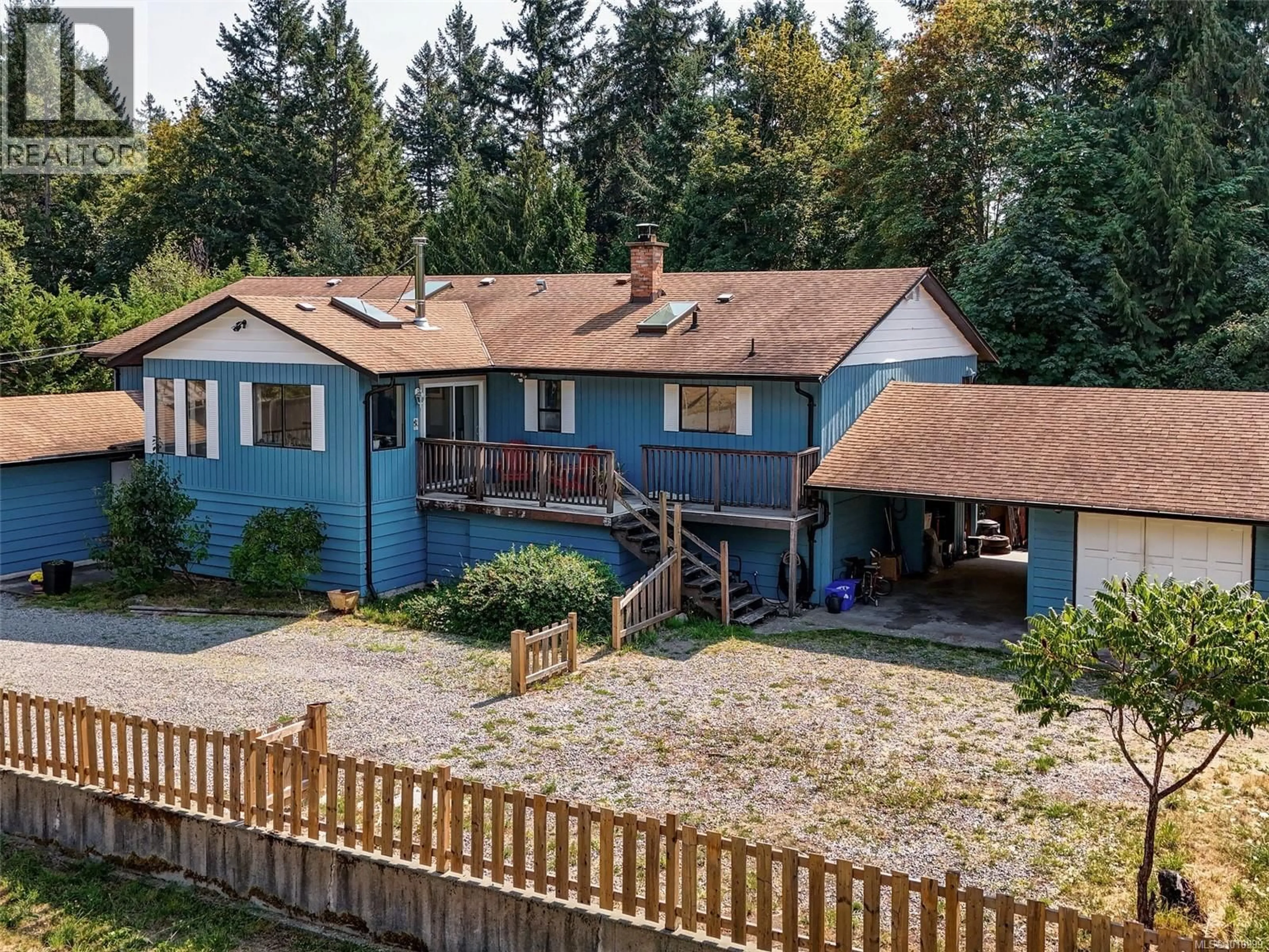 A pic from outside/outdoor area/front of a property/back of a property/a pic from drone, unknown for 510 VOUTRAIT ROAD, Mill Bay British Columbia V0R2P3