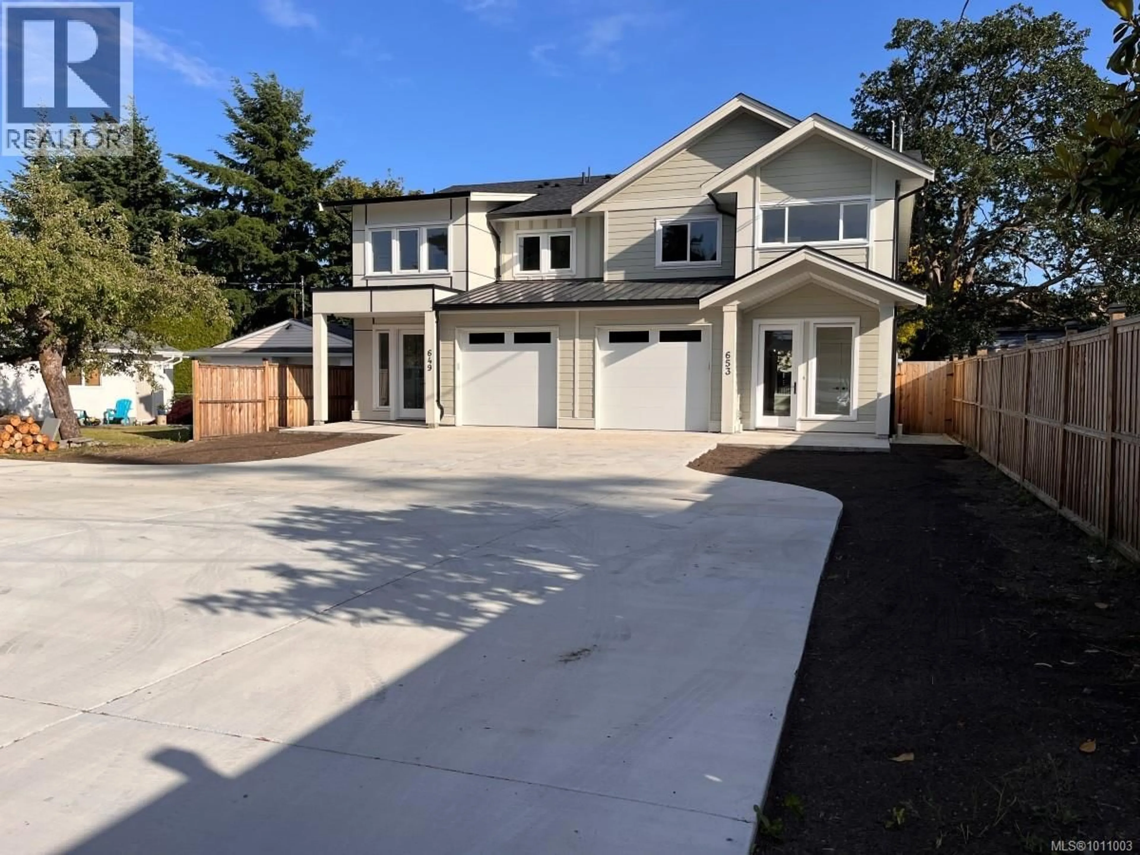 Home with vinyl exterior material, street for 649 HOFFMAN AVENUE, Langford British Columbia V9B3A6