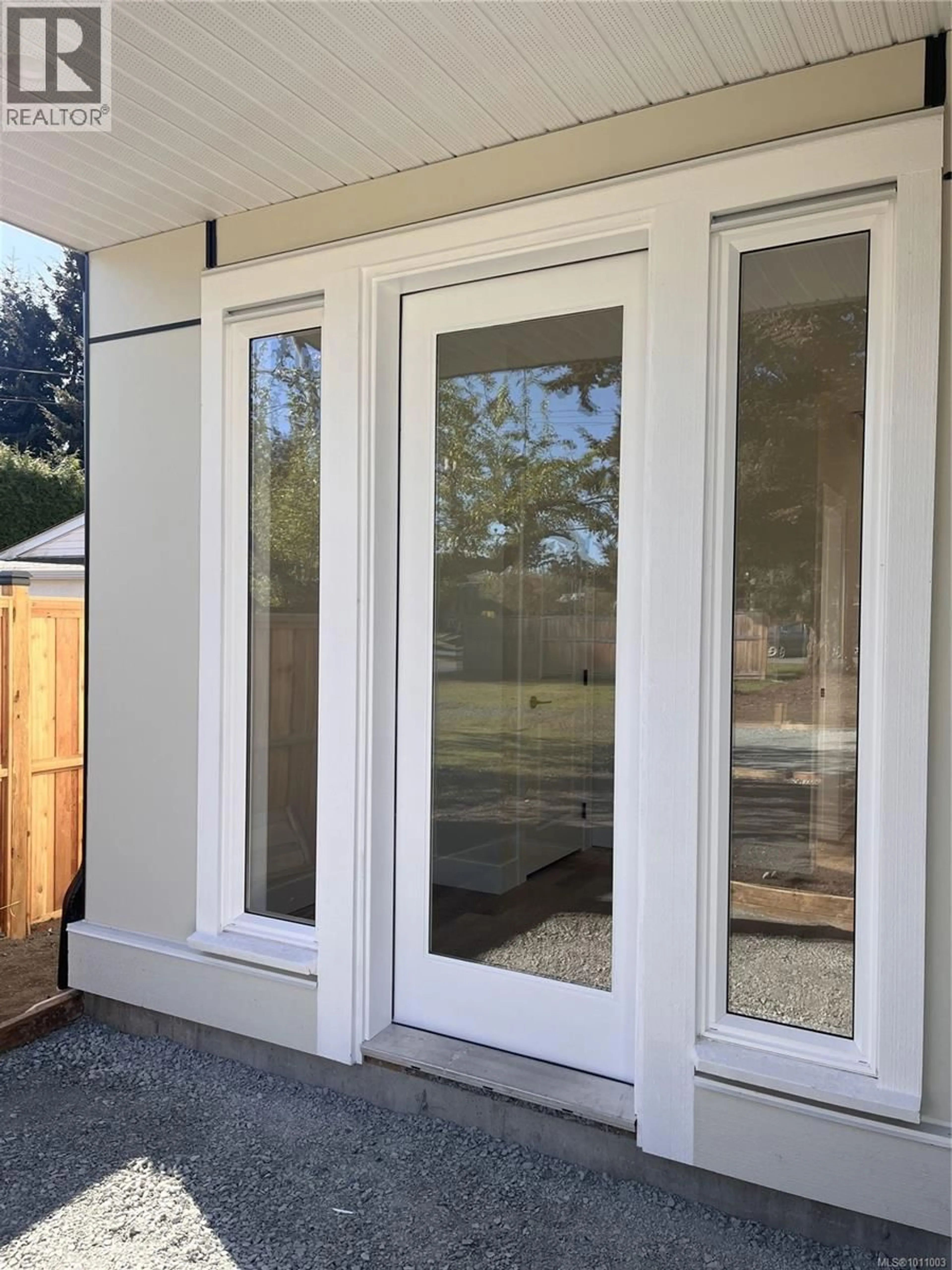 Home with vinyl exterior material, street for 649 HOFFMAN AVENUE, Langford British Columbia V9B3A6