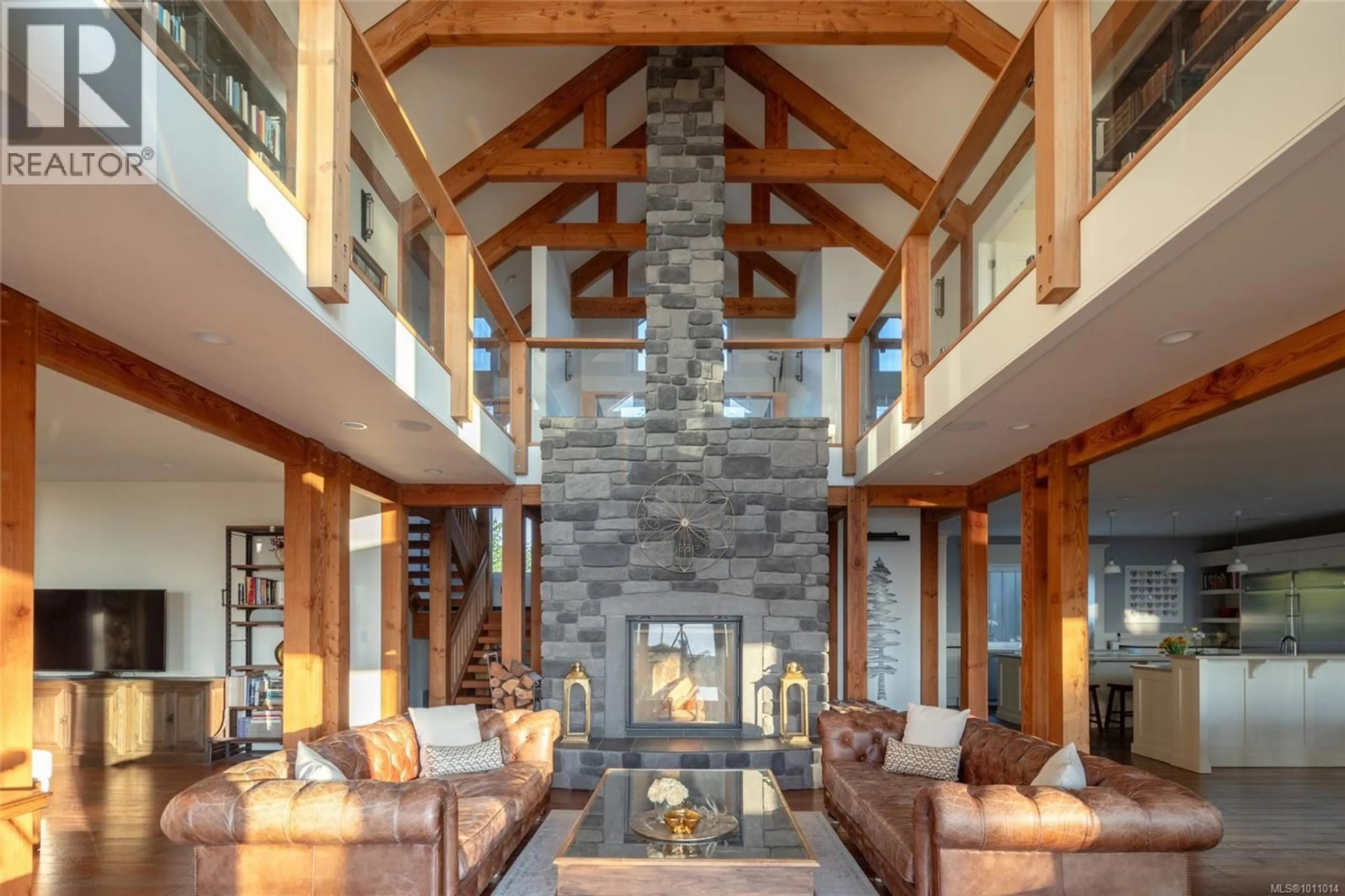 Indoor foyer for 1107 KYE BAY ROAD, Comox British Columbia V9M3T4
