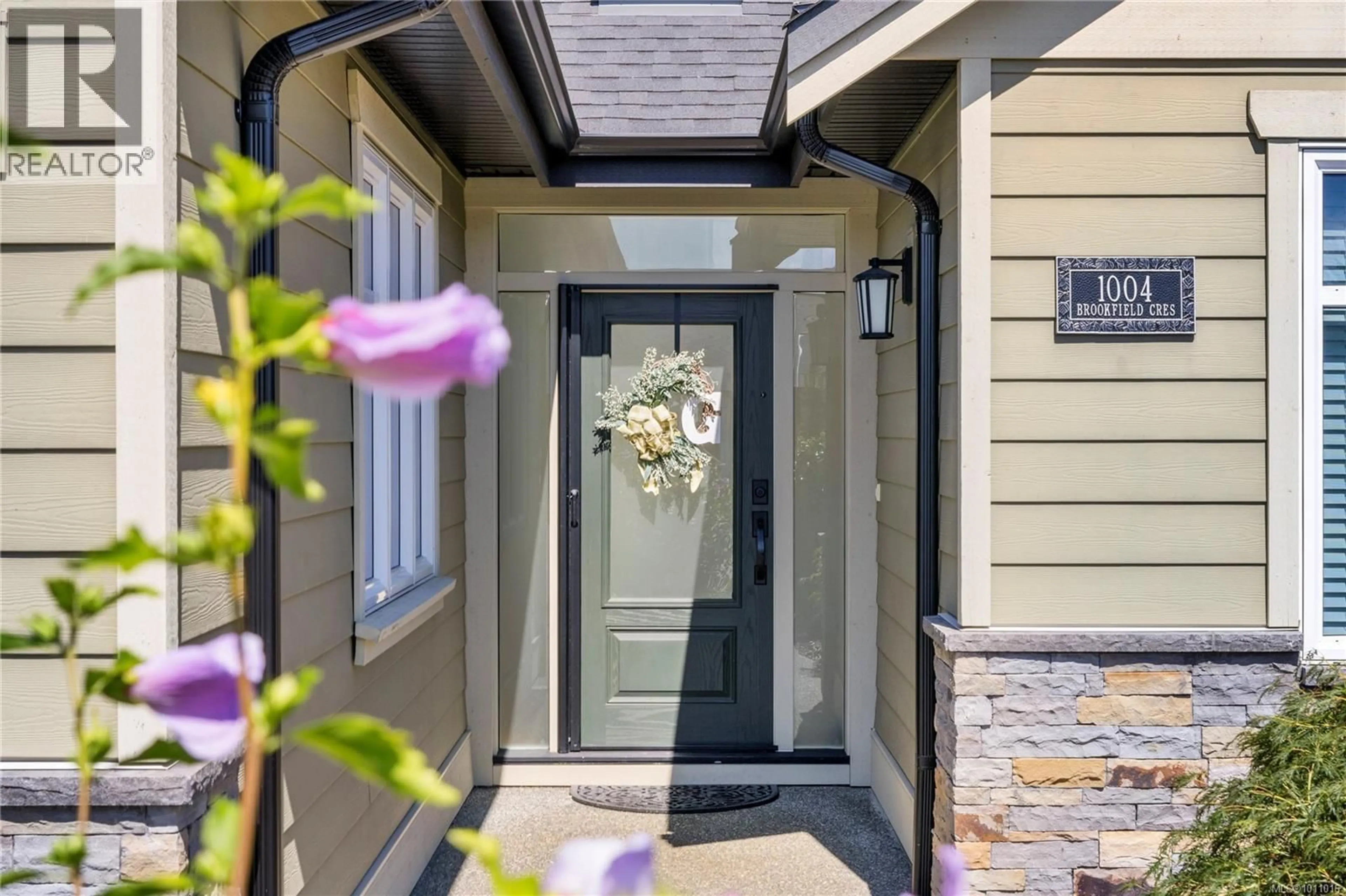 Indoor entryway for 1004 BROOKFIELD CRESCENT, French Creek British Columbia V9P0E3