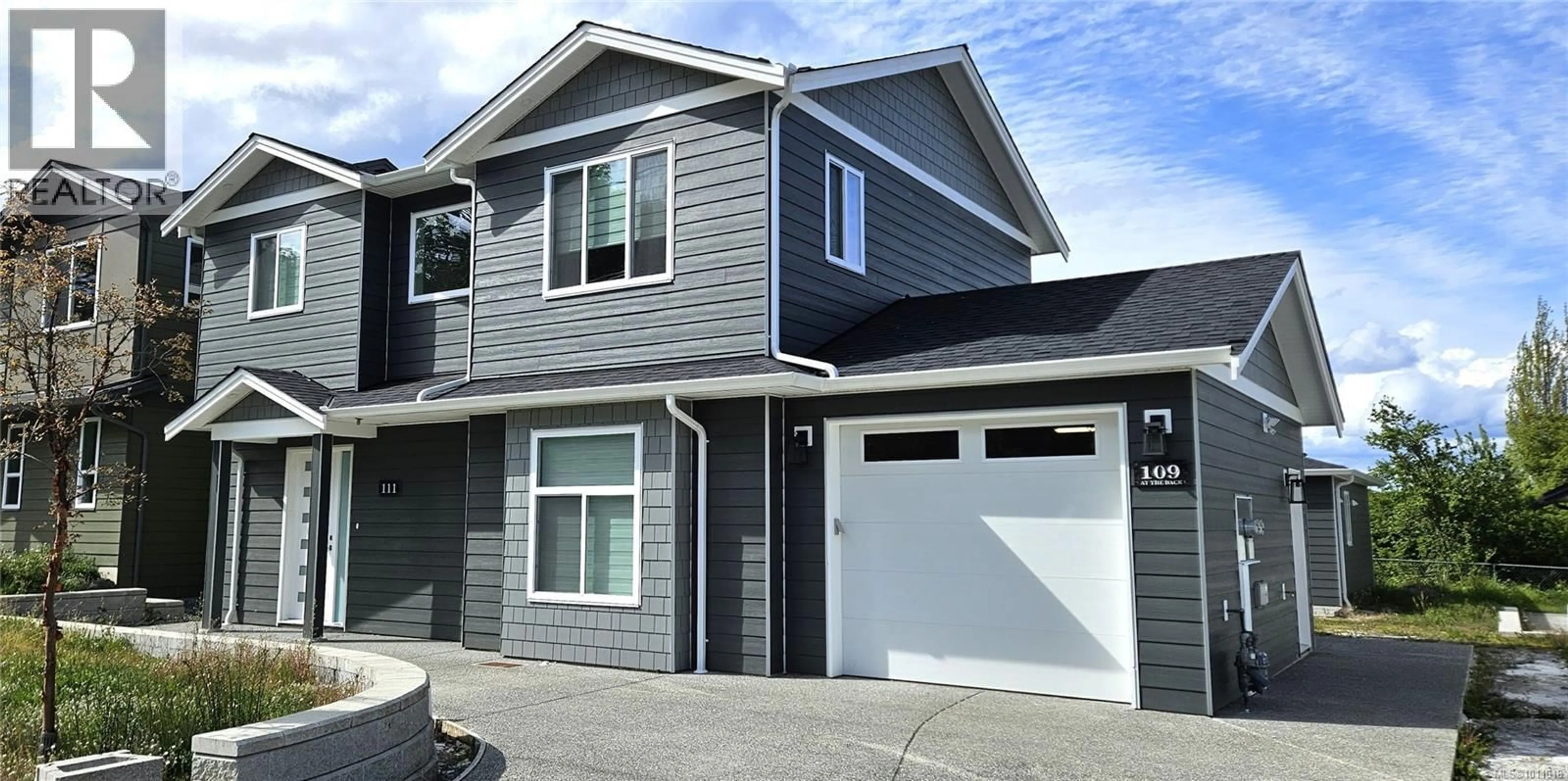 Home with vinyl exterior material, street for 111 DESPARD AVENUE WEST, Parksville British Columbia V9P1L4