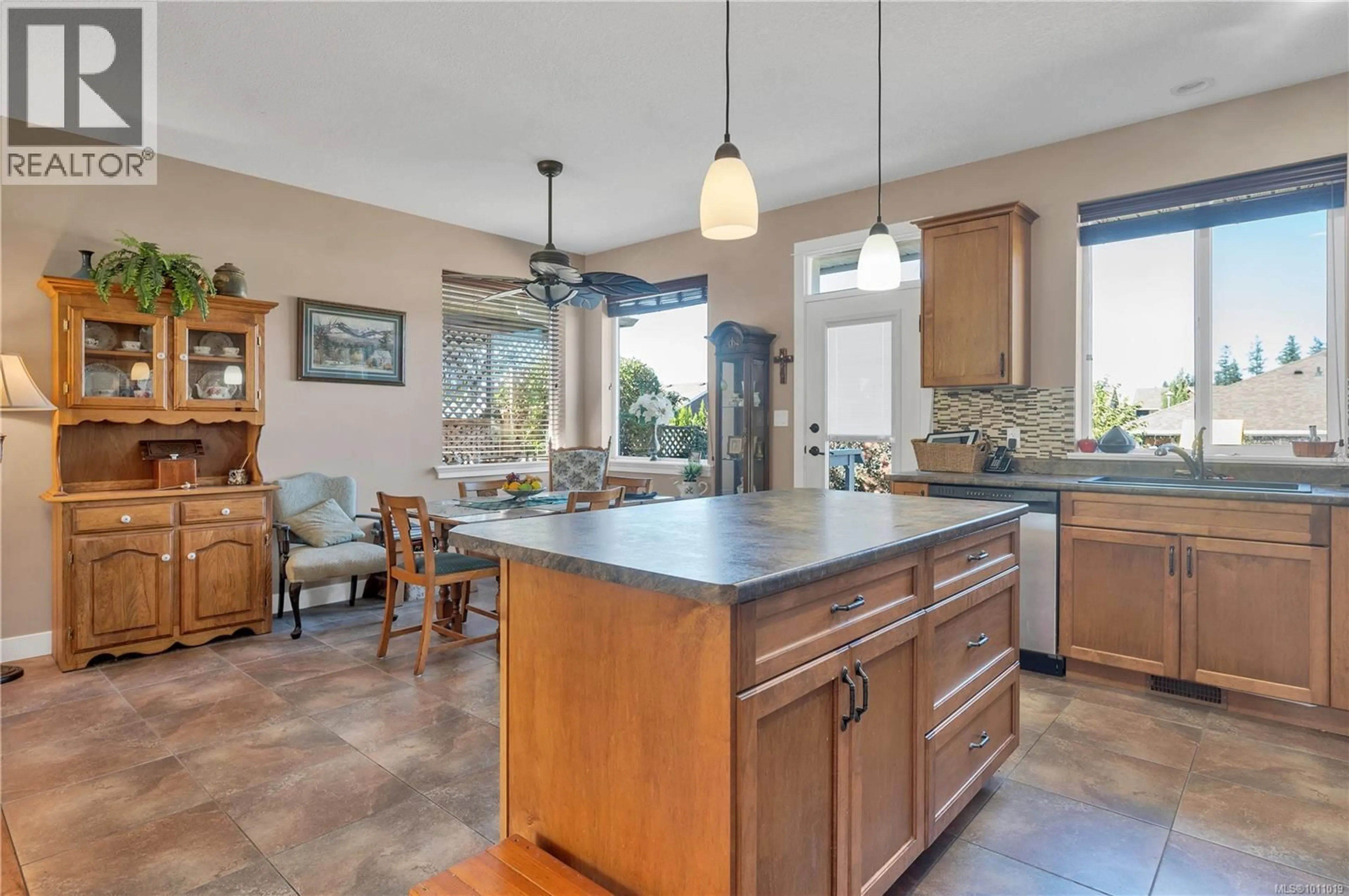 Open concept kitchen, ceramic/tile floor for 1040 CORDERO CRESCENT, Campbell River British Columbia V9H0B7