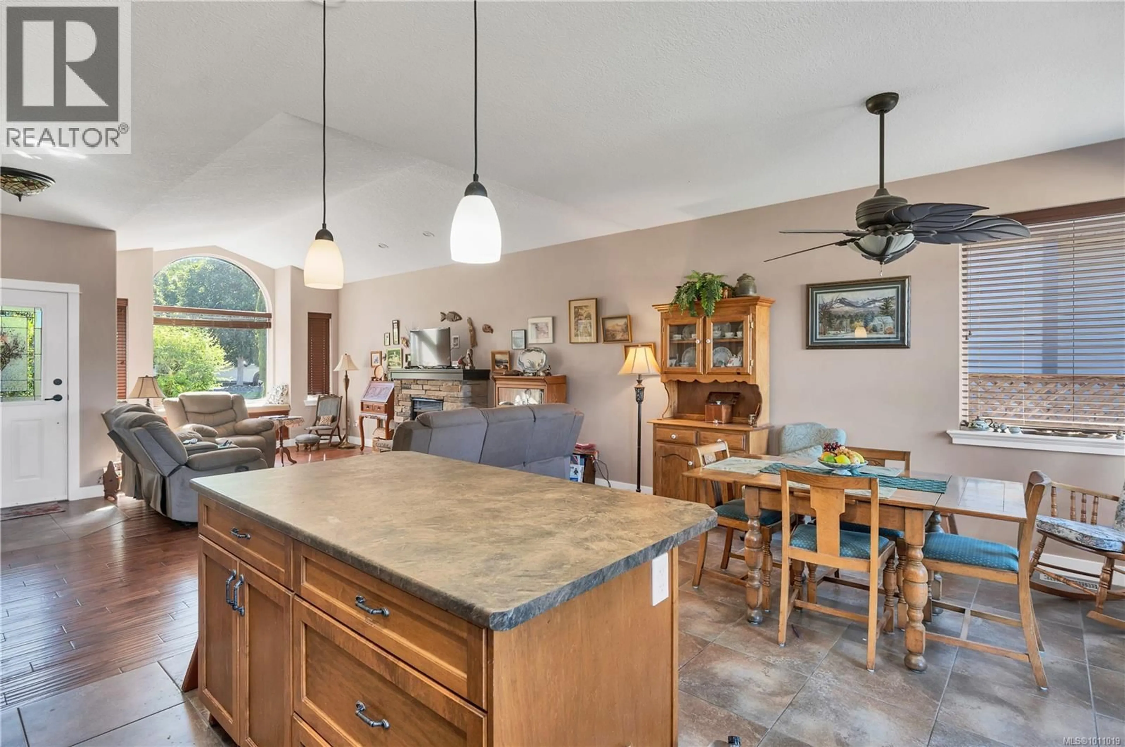 Open concept kitchen, ceramic/tile floor for 1040 CORDERO CRESCENT, Campbell River British Columbia V9H0B7