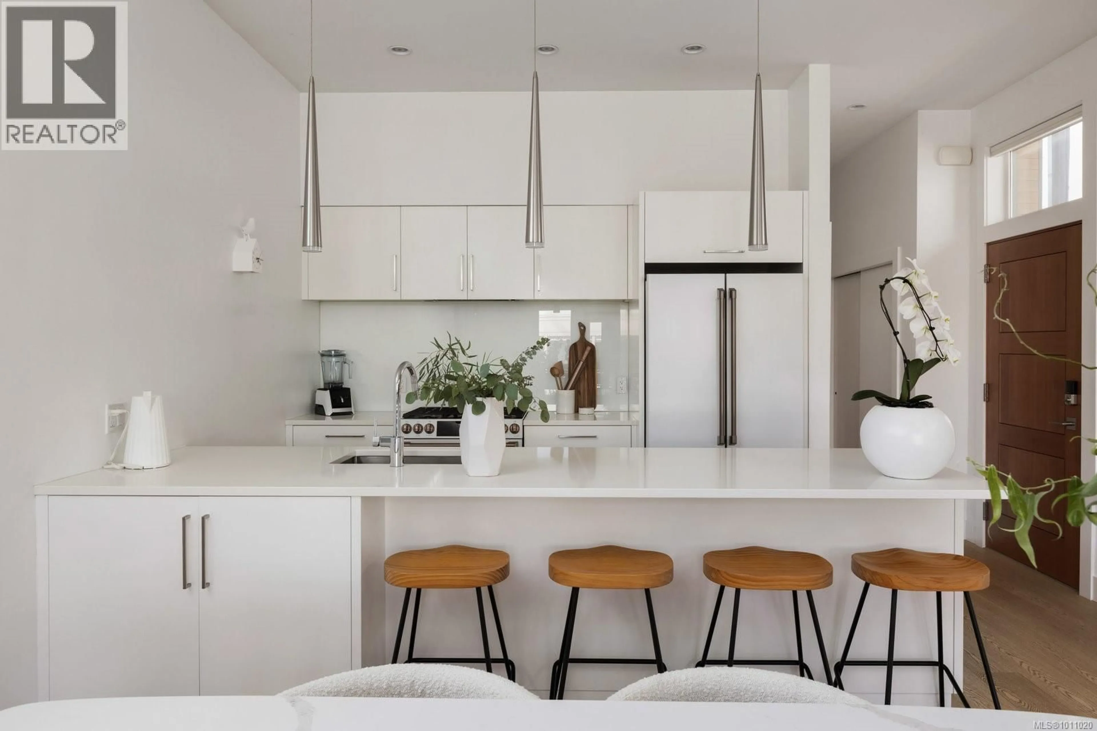 Contemporary kitchen, ceramic/tile floor for 9606 FOURTH STREET, Sidney British Columbia V8L2Y6