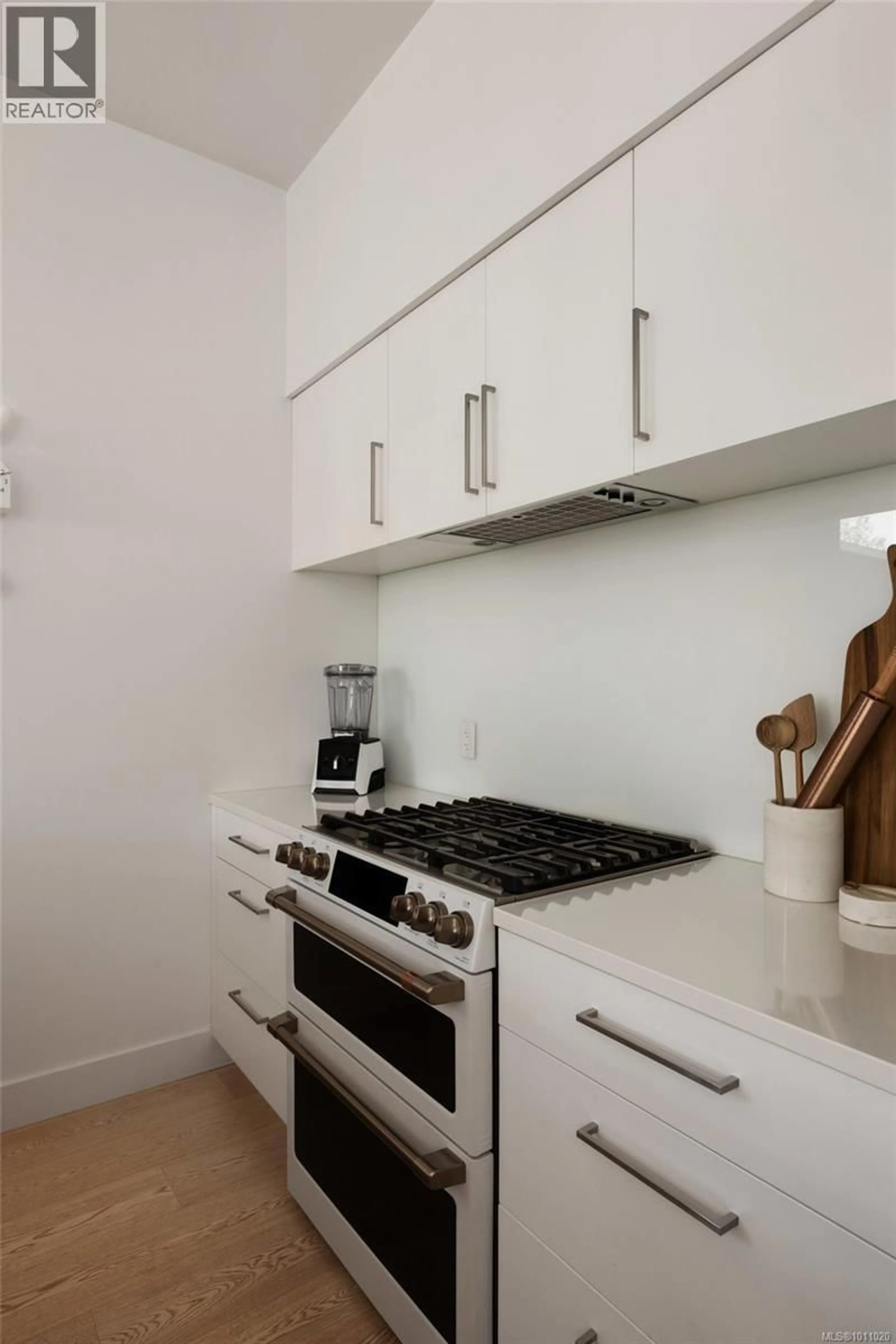 Standard kitchen, unknown for 9606 FOURTH STREET, Sidney British Columbia V8L2Y6