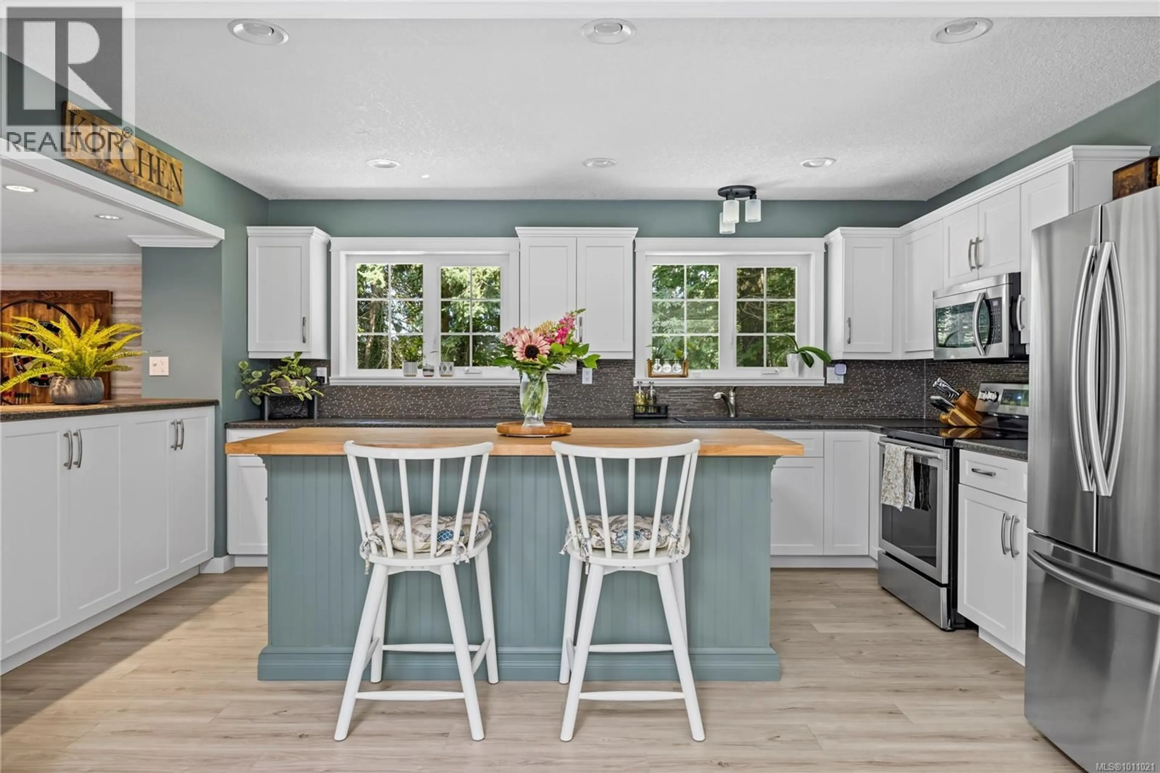 Open concept kitchen, ceramic/tile floor for 1191 CLUBHOUSE DRIVE, Qualicum Beach British Columbia V9K1C4