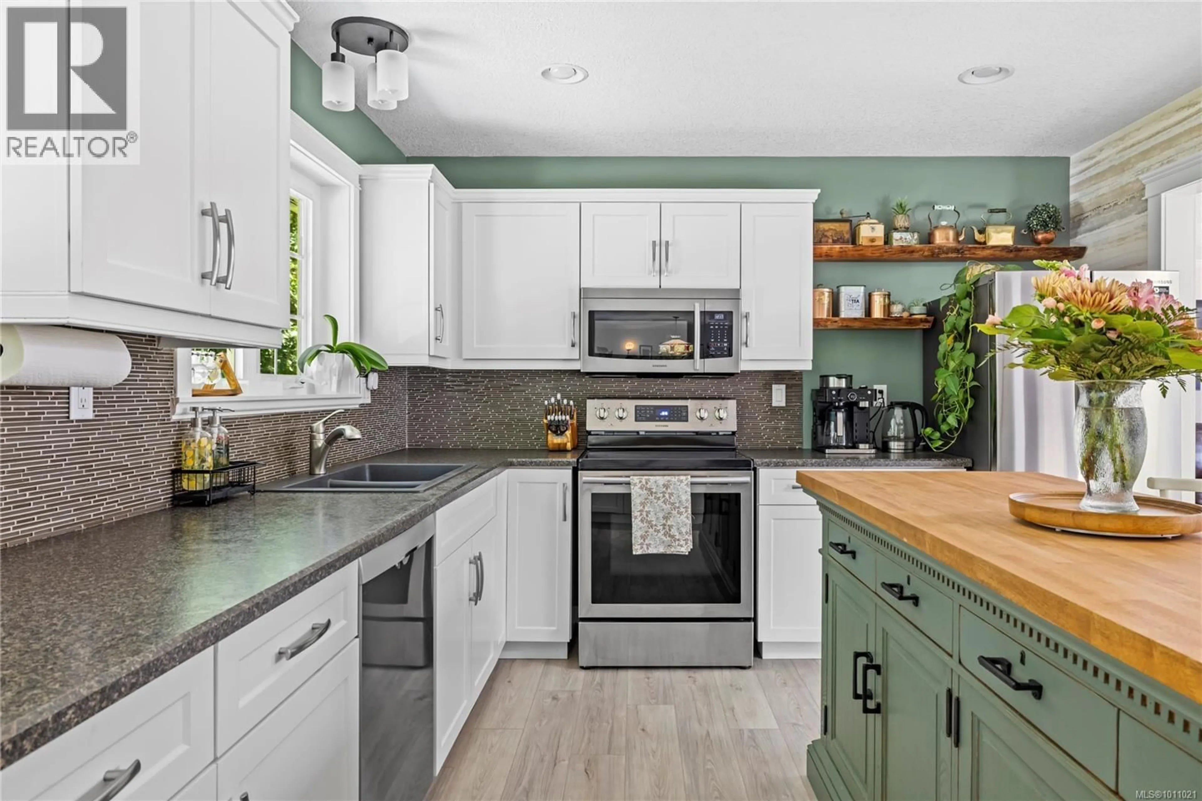 Open concept kitchen, unknown for 1191 CLUBHOUSE DRIVE, Qualicum Beach British Columbia V9K1C4