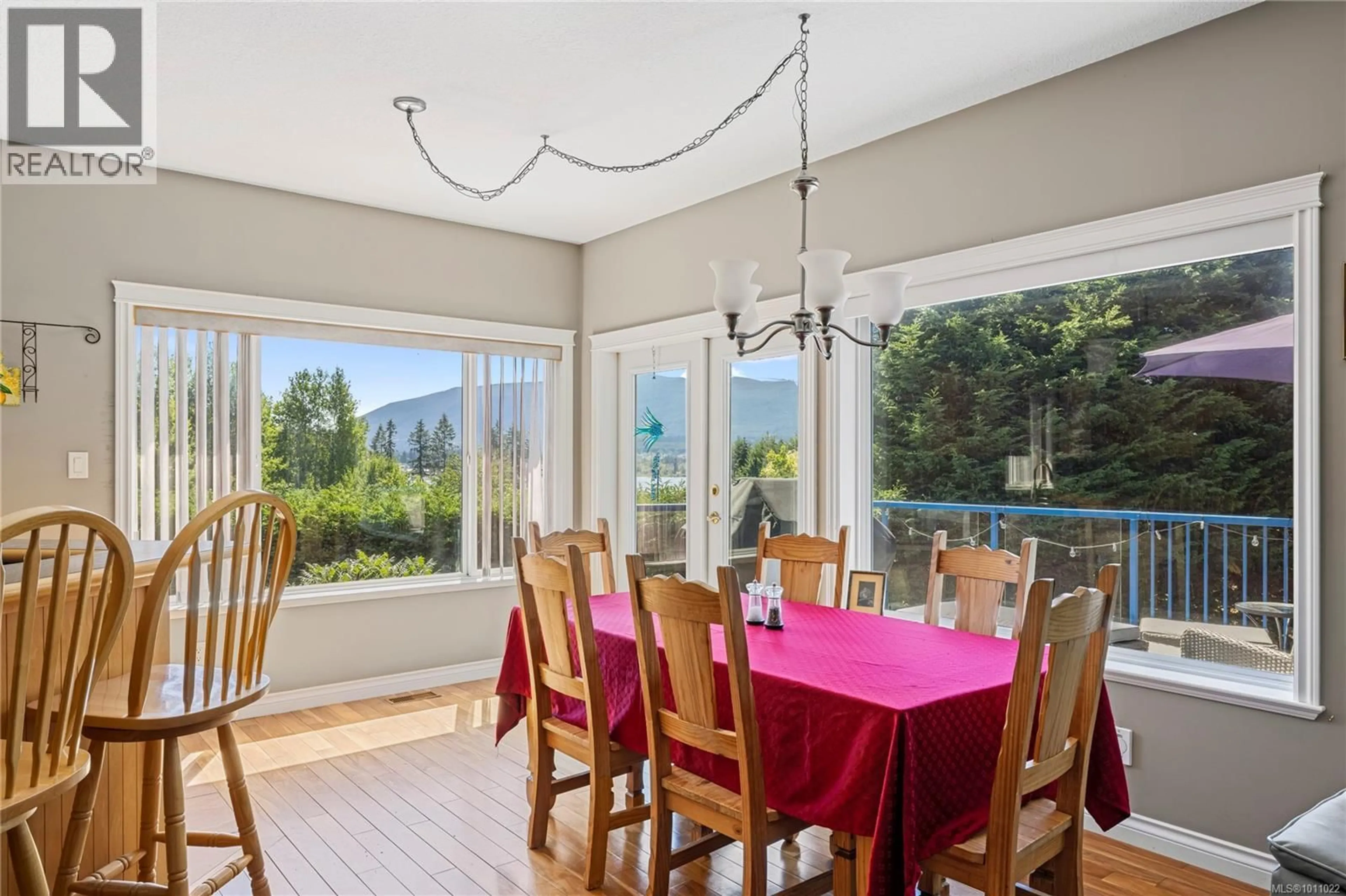 Dining room, wood/laminate floor for 6127 KIARA PLACE, Nanaimo British Columbia V9T6H6