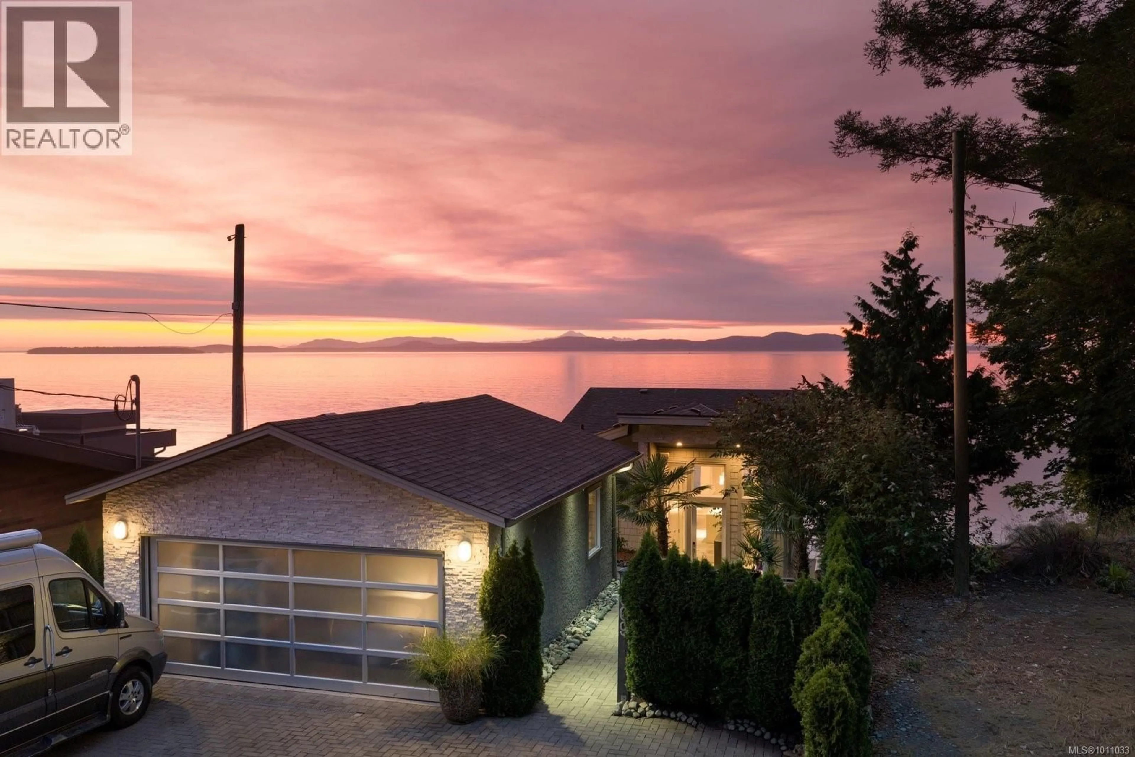 A pic from outside/outdoor area/front of a property/back of a property/a pic from drone, unknown for 5009 CORDOVA BAY ROAD, Saanich British Columbia V8Y2K1