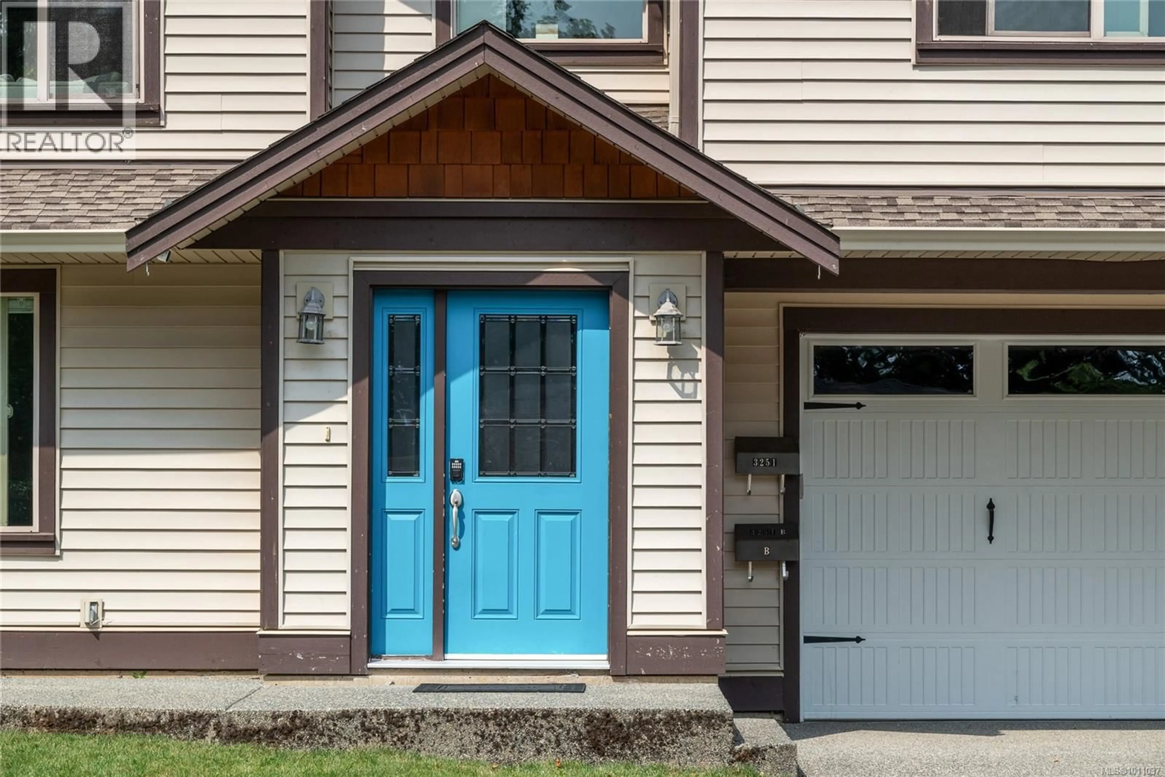 Home with vinyl exterior material, street for 3251 GRANITE PARK ROAD, Nanaimo British Columbia V9T1W8