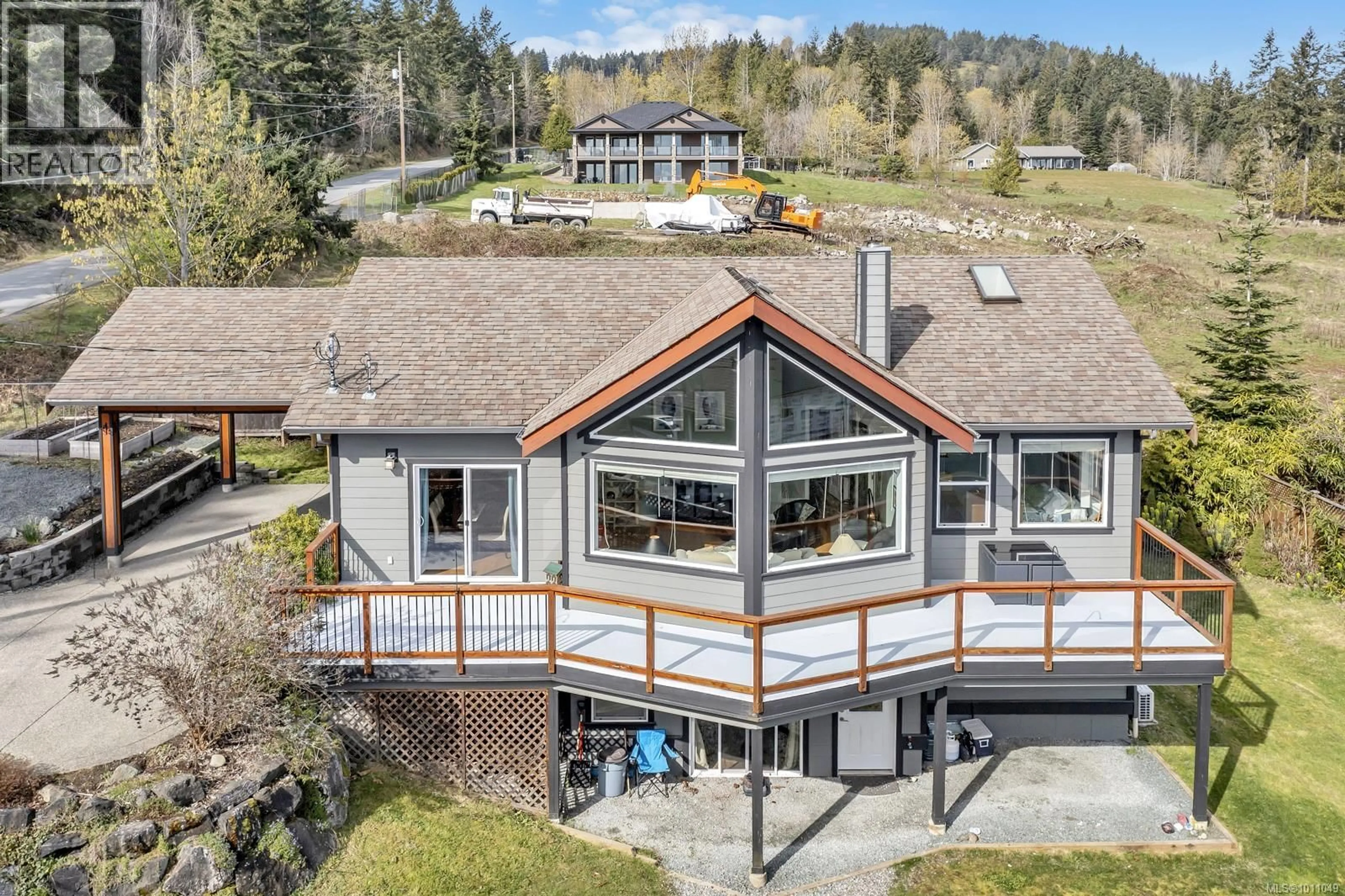 A pic from outside/outdoor area/front of a property/back of a property/a pic from drone, mountain view for 1735 ROBERT STREET, Crofton British Columbia V0R1R0
