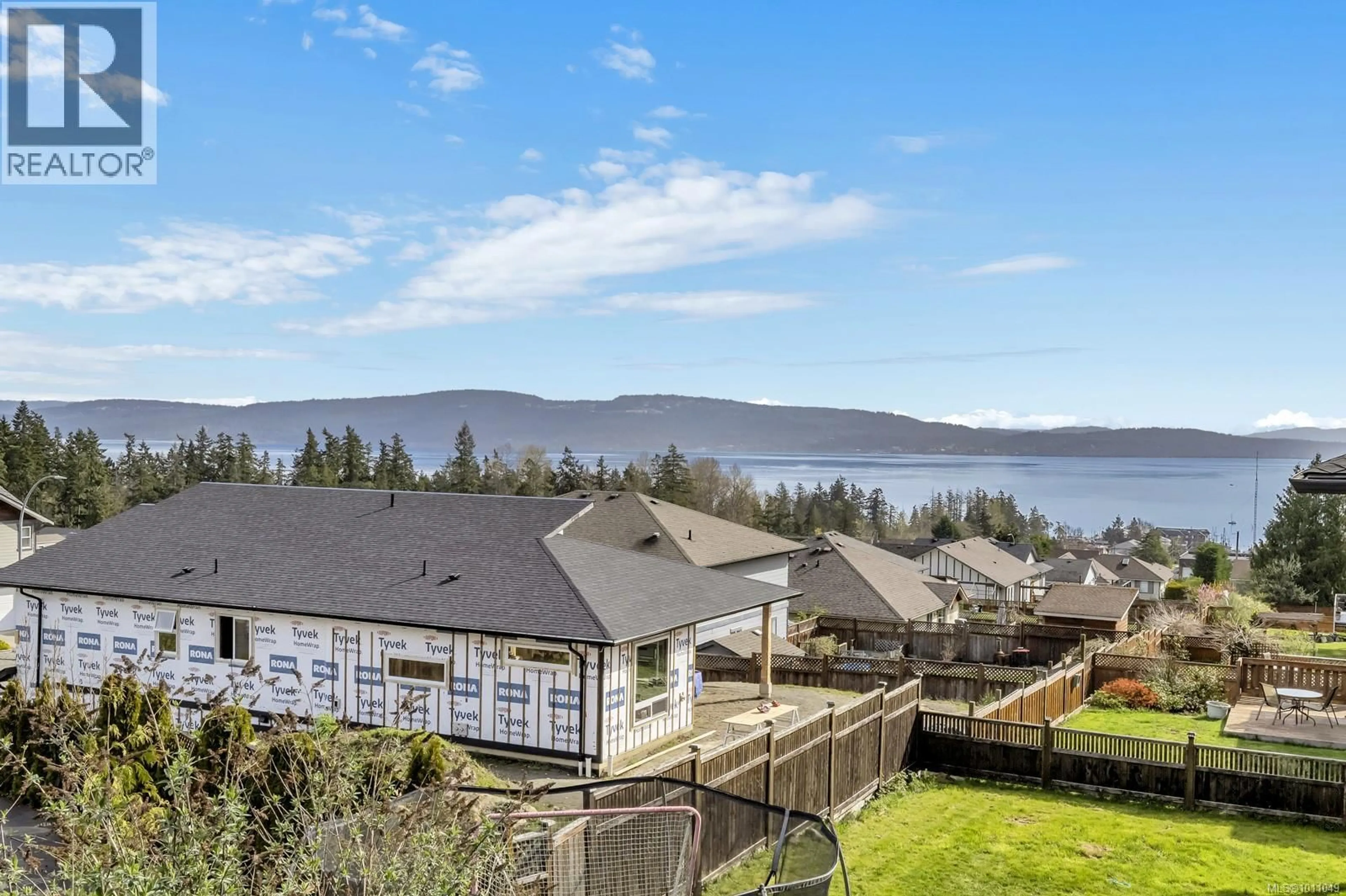 A pic from outside/outdoor area/front of a property/back of a property/a pic from drone, water/lake/river/ocean view for 1735 ROBERT STREET, Crofton British Columbia V0R1R0