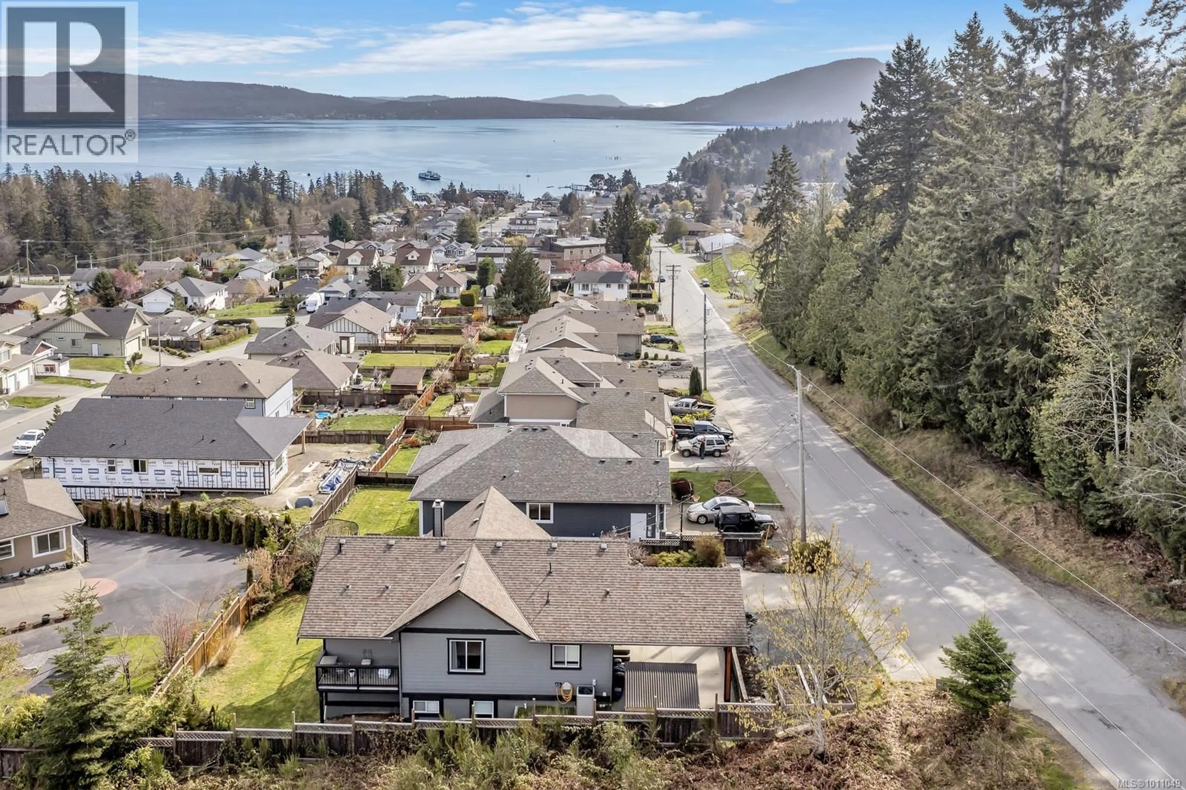 A pic from outside/outdoor area/front of a property/back of a property/a pic from drone, water/lake/river/ocean view for 1735 ROBERT STREET, Crofton British Columbia V0R1R0