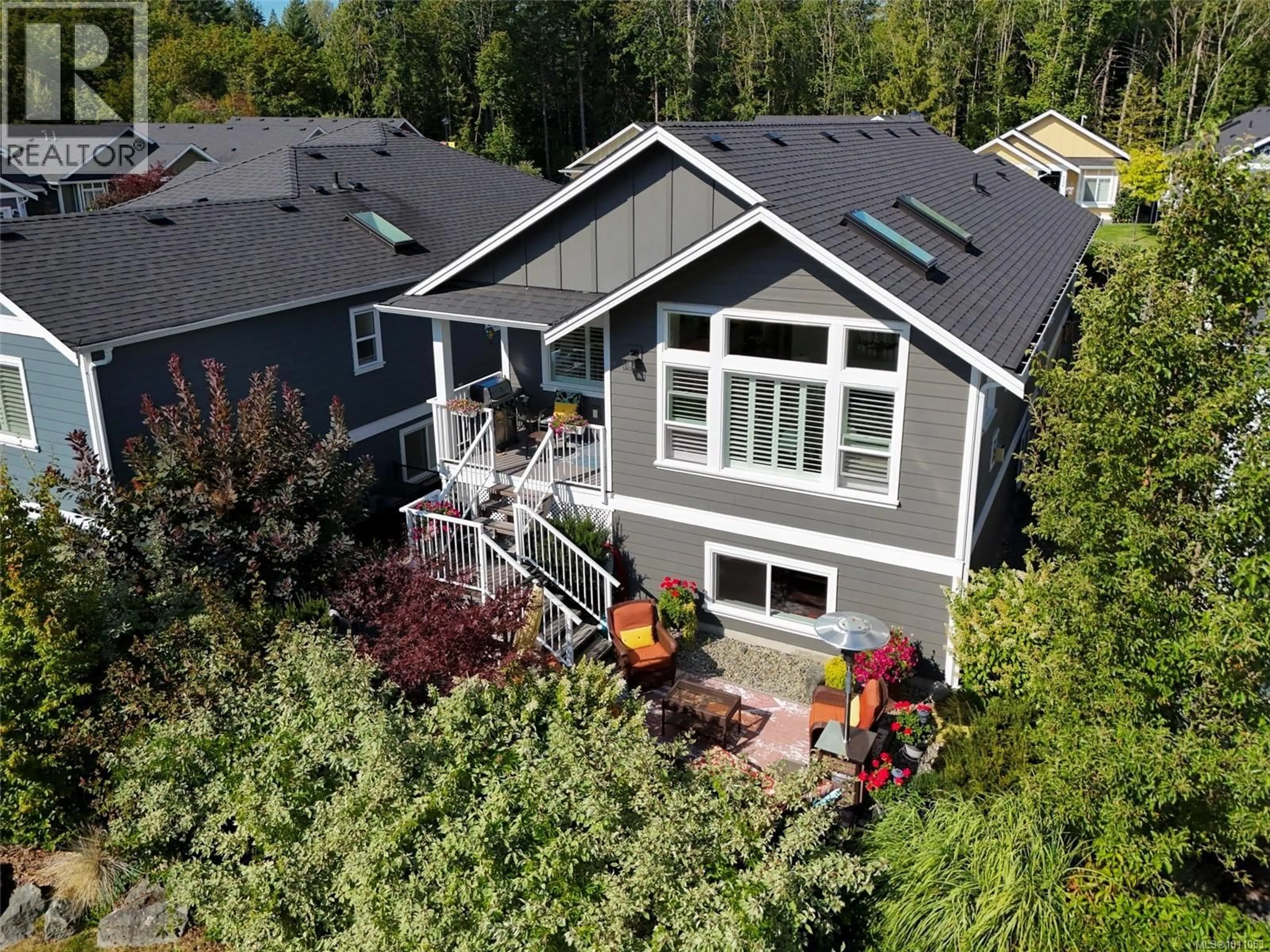A pic from outside/outdoor area/front of a property/back of a property/a pic from drone, mountain view for 239 EDGEWOOD CRESCENT, Duncan British Columbia V9L0G6
