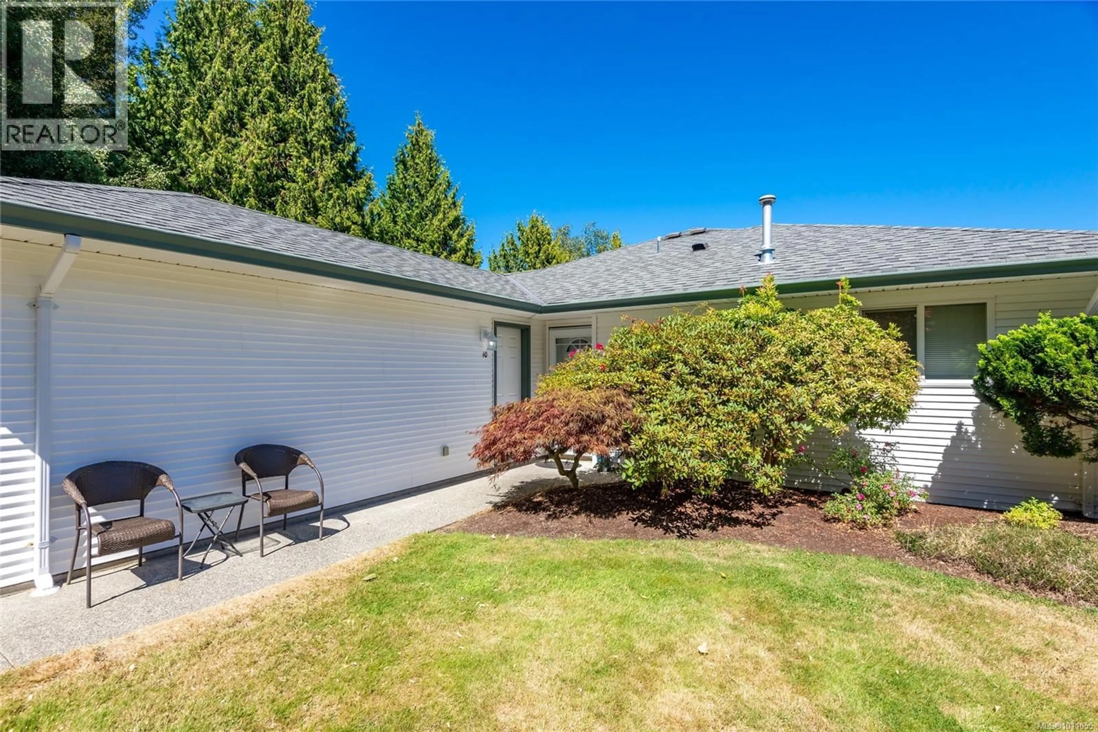 Home with vinyl exterior material, street for 10 - 396 HARROGATE ROAD, Campbell River British Columbia V9W1W2
