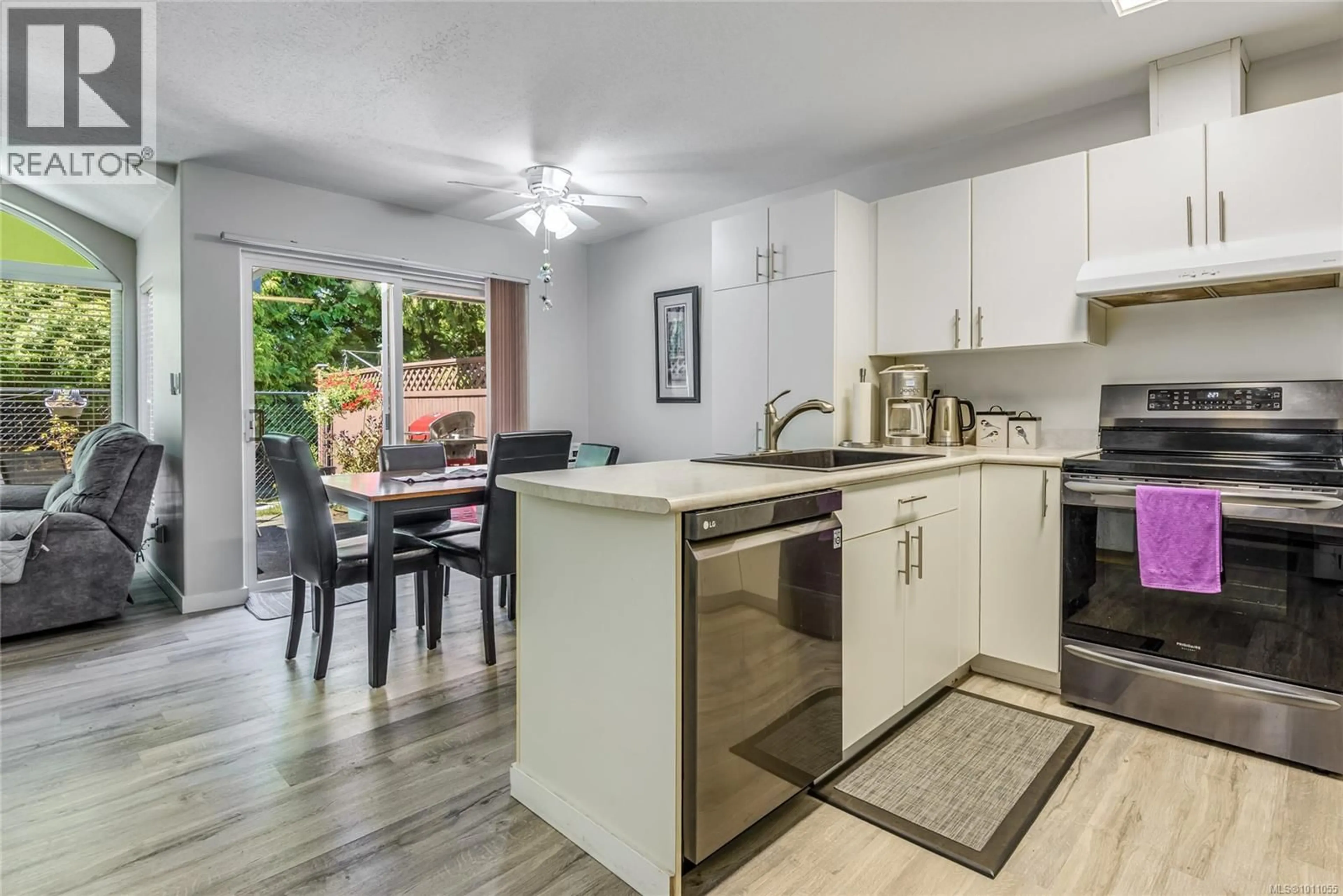 Open concept kitchen, unknown for 10 - 396 HARROGATE ROAD, Campbell River British Columbia V9W1W2
