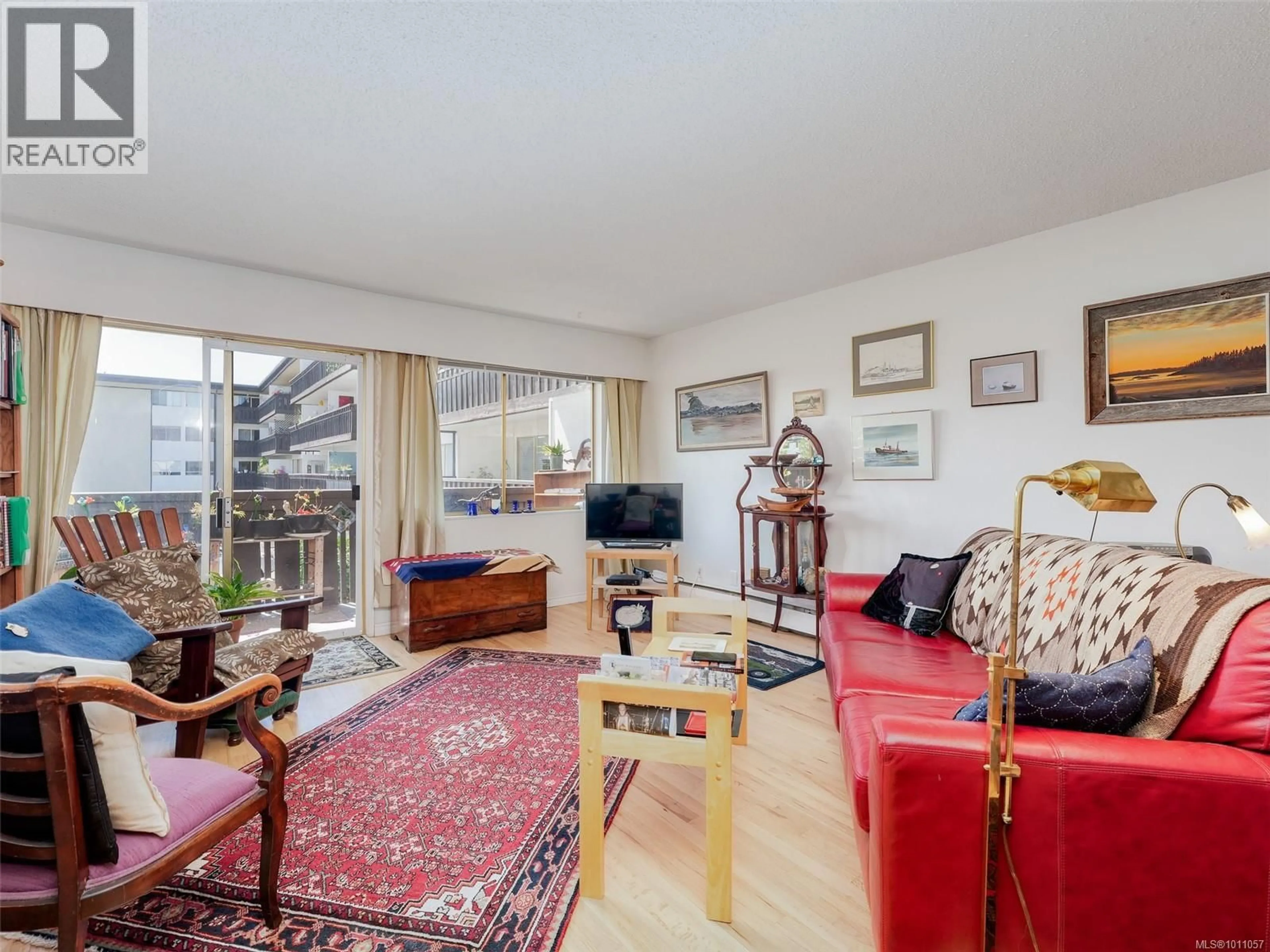 Living room with furniture, unknown for 212 - 964 HEYWOOD AVENUE SOUTH, Victoria British Columbia V8V2Y5