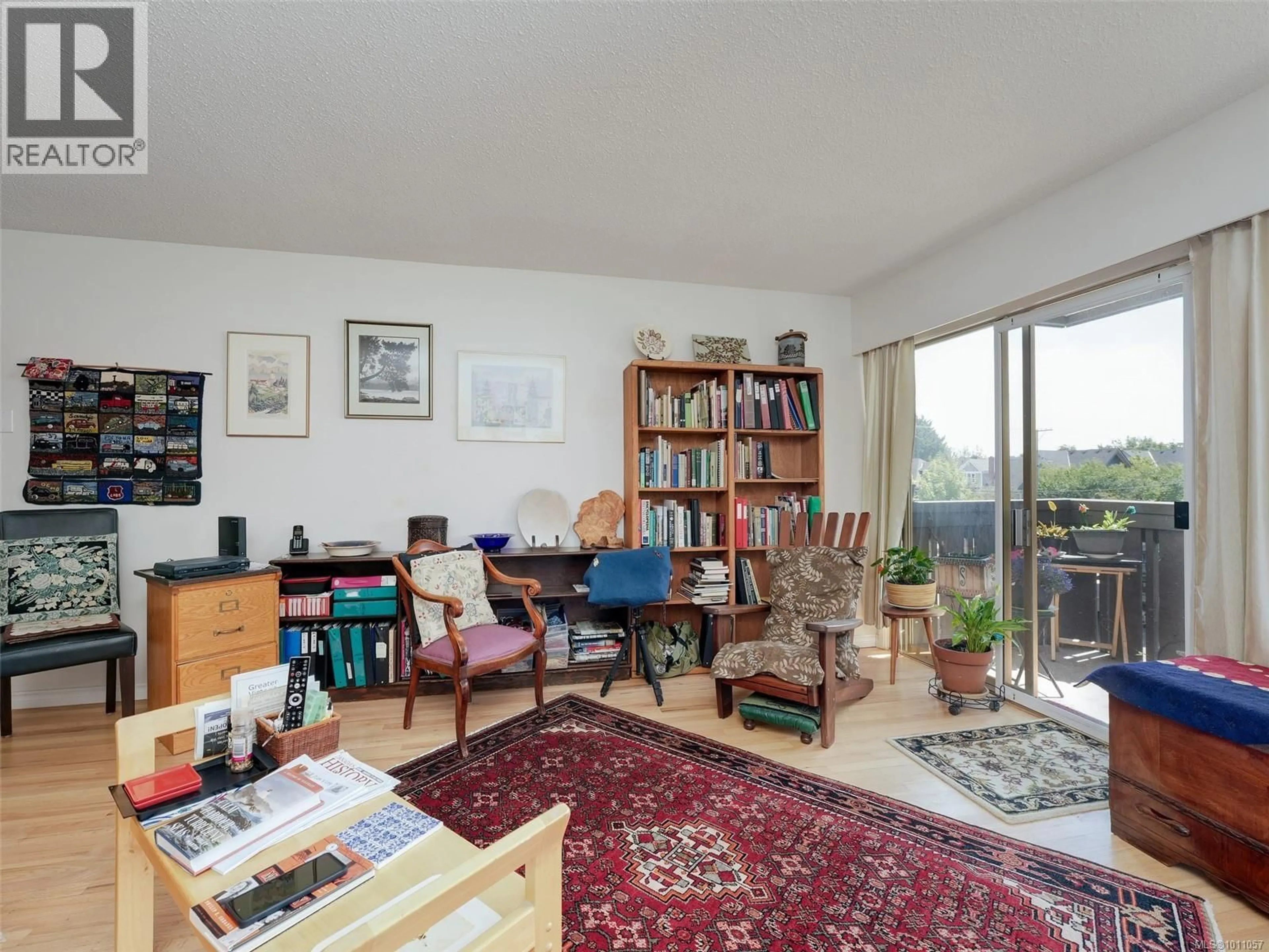 Living room with furniture, unknown for 212 - 964 HEYWOOD AVENUE SOUTH, Victoria British Columbia V8V2Y5