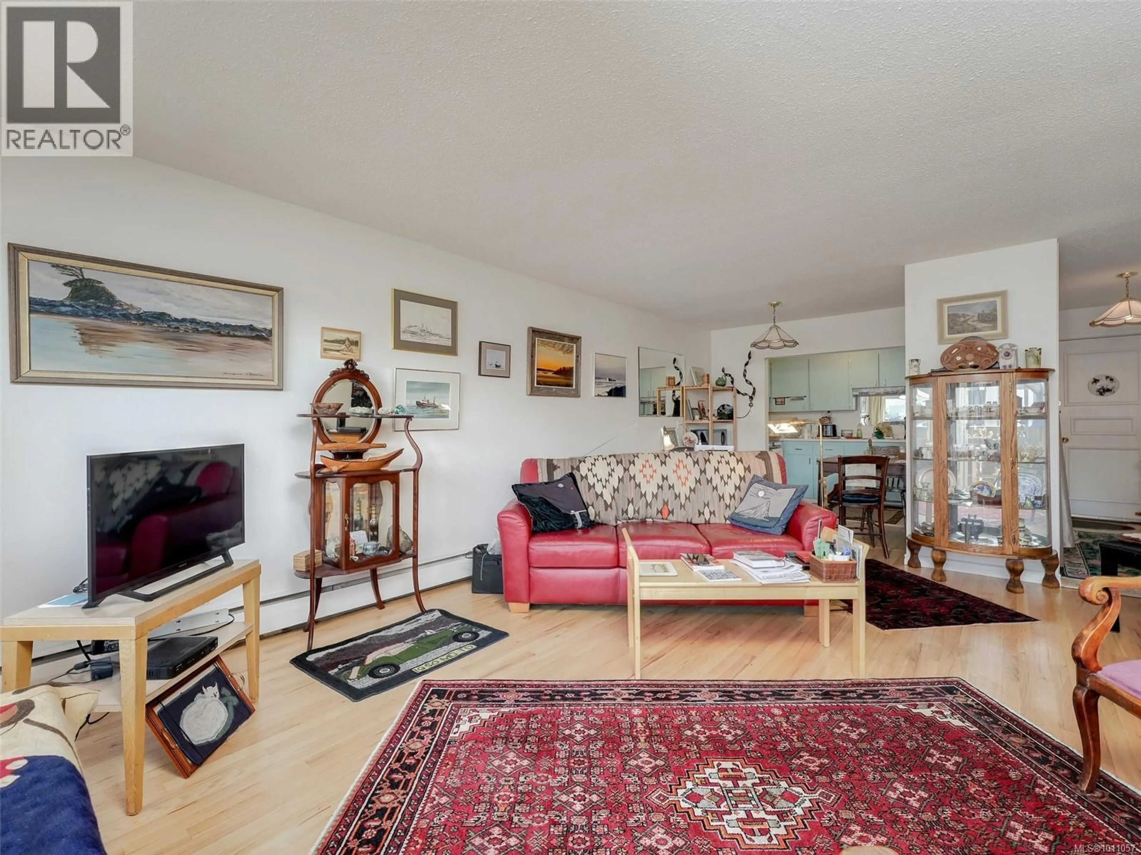Living room with furniture, unknown for 212 - 964 HEYWOOD AVENUE SOUTH, Victoria British Columbia V8V2Y5