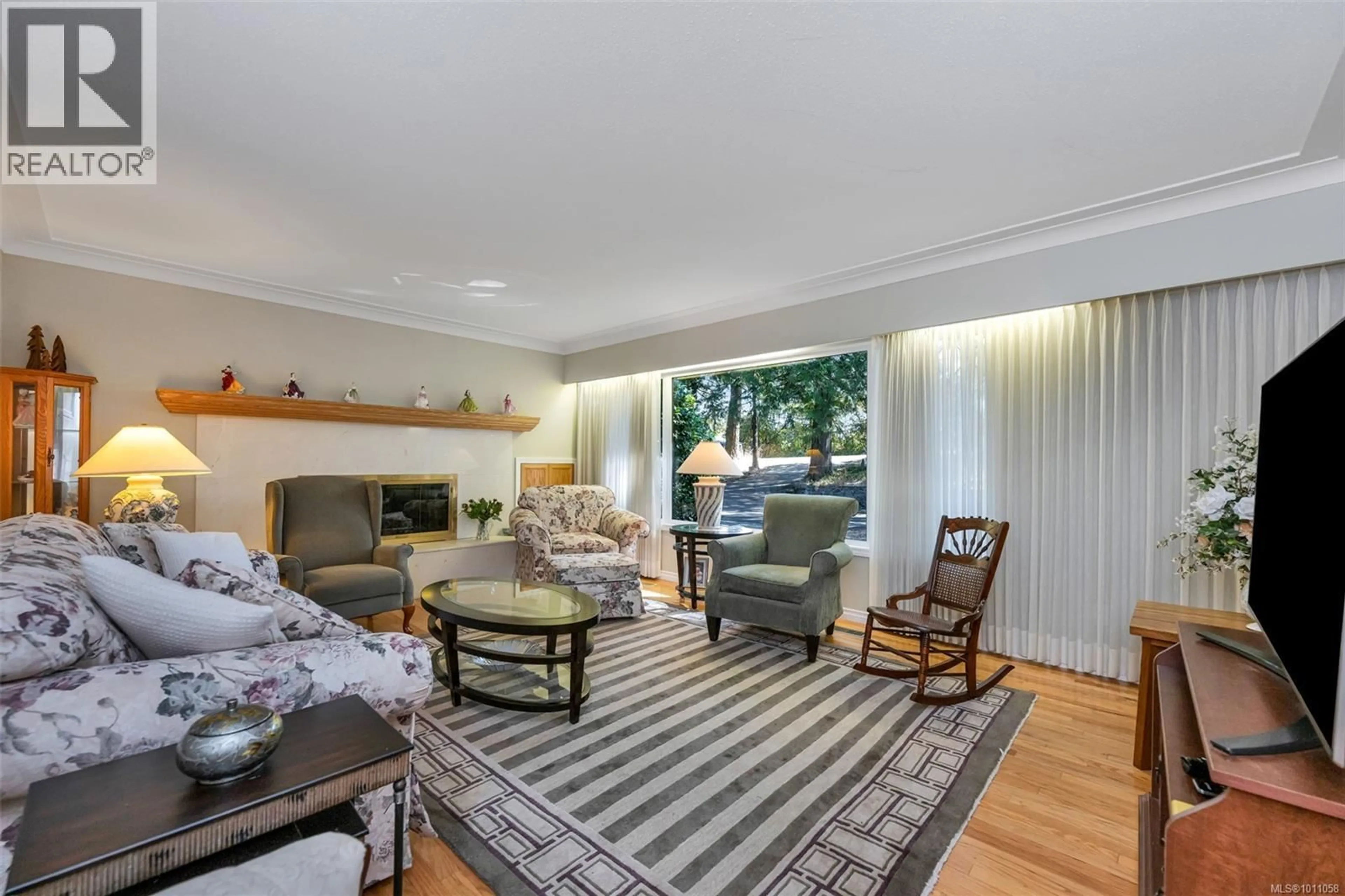 Living room with furniture, unknown for 7116 MABER ROAD, Central Saanich British Columbia V8M1S9