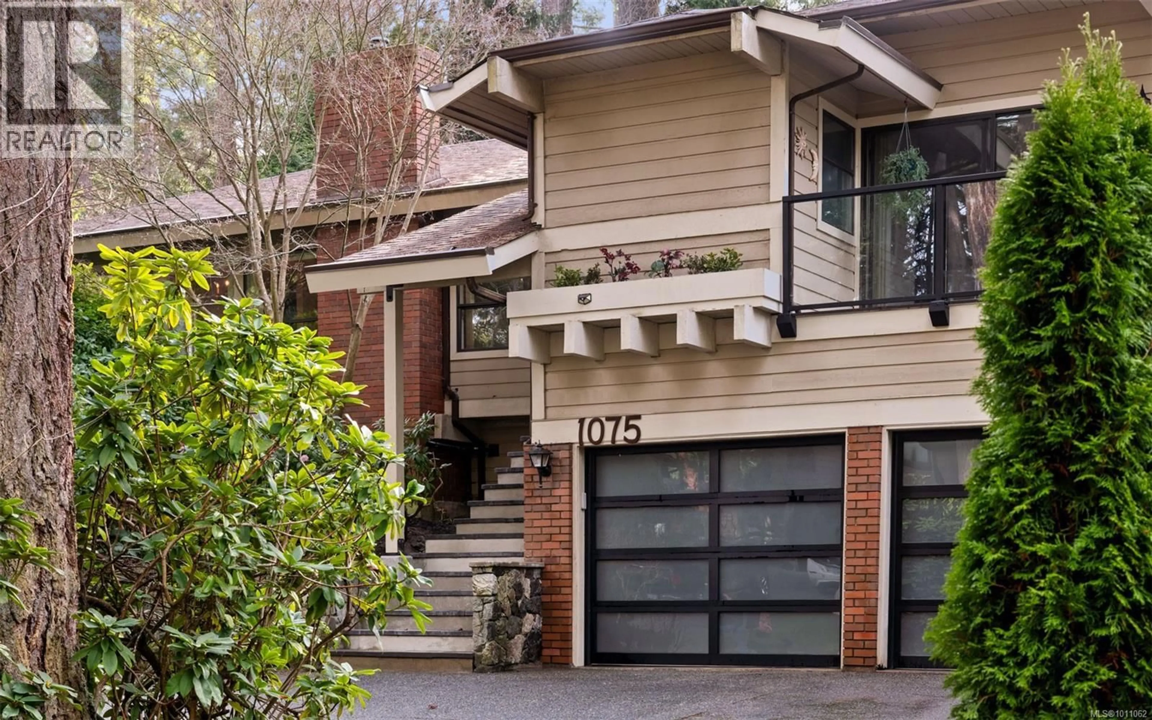 Home with brick exterior material, street for 1075 QUAILWOOD PLACE, Saanich British Columbia V8X4P7