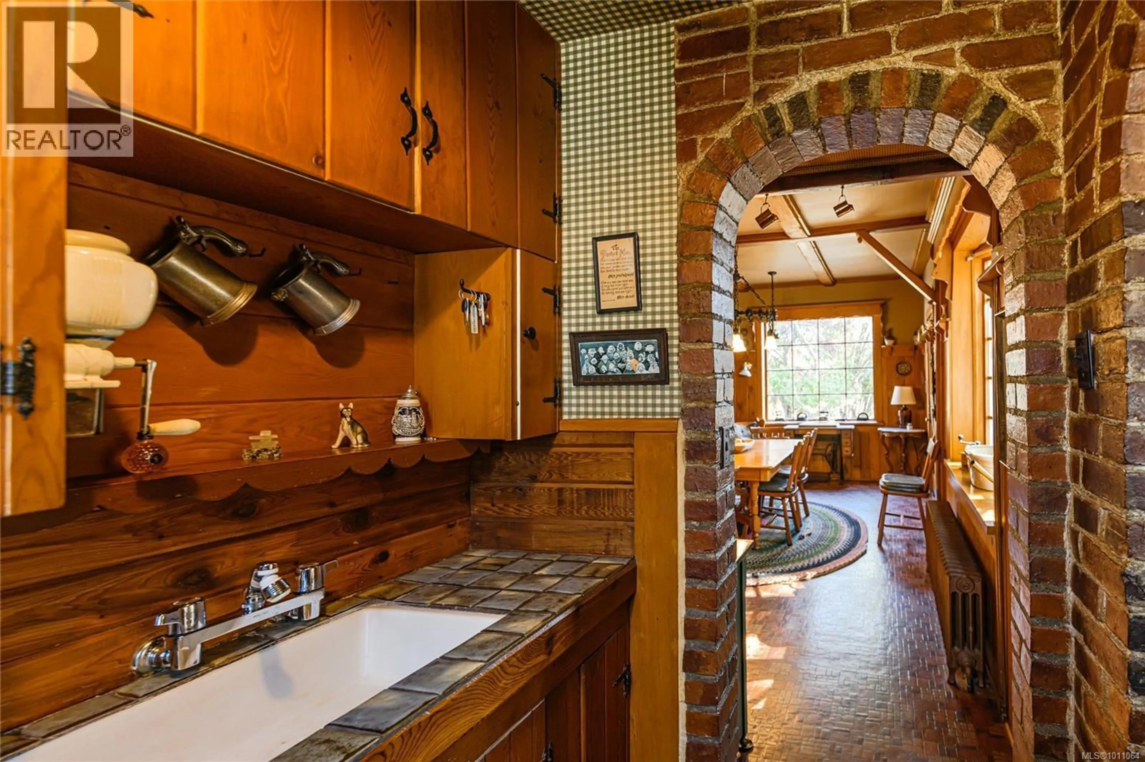Rustic kitchen, ceramic/tile floor for 10202 MCDONALD PARK ROAD, North Saanich British Columbia V8L5X7