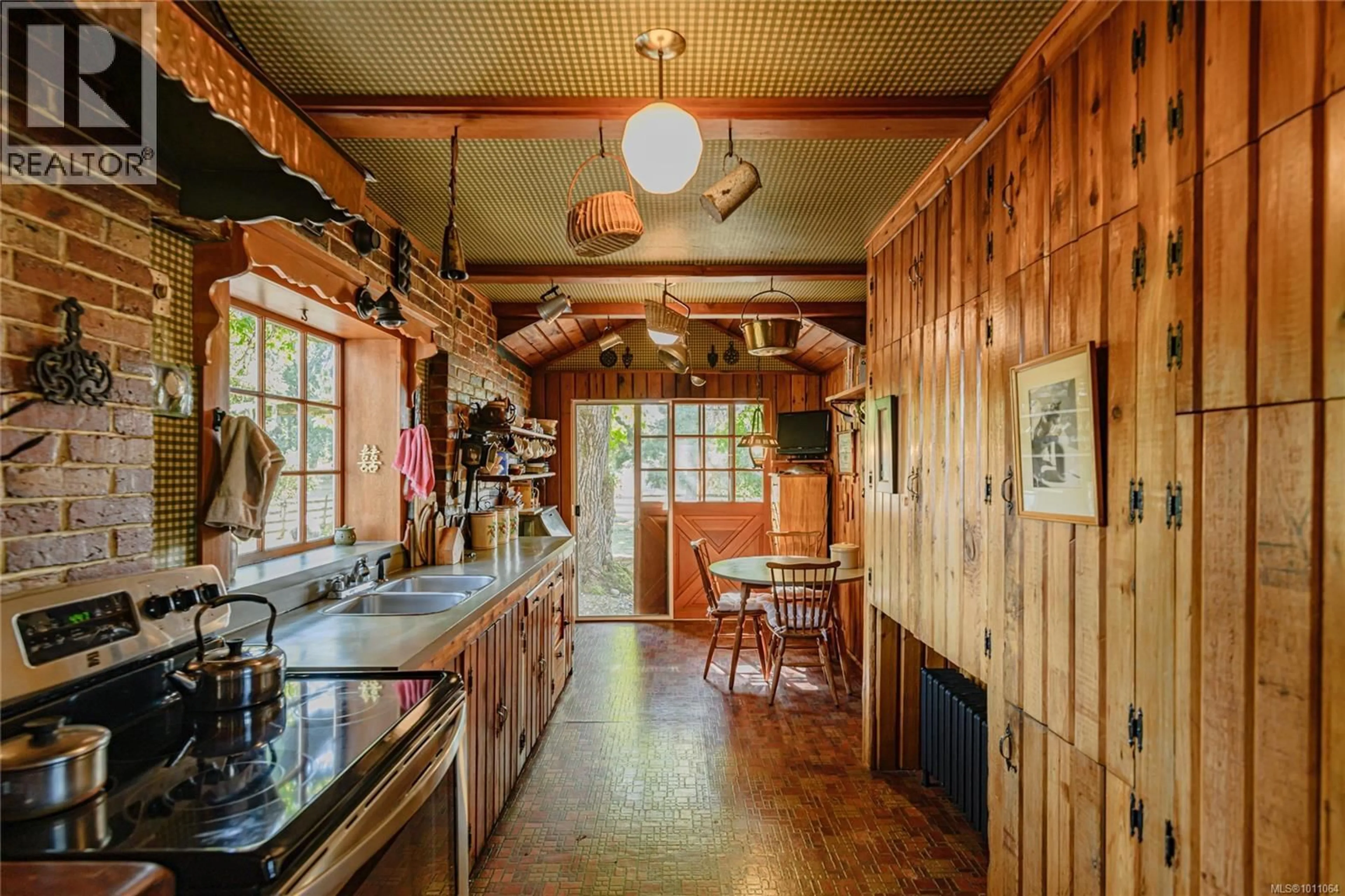 Rustic kitchen, unknown for 10202 MCDONALD PARK ROAD, North Saanich British Columbia V8L5X7