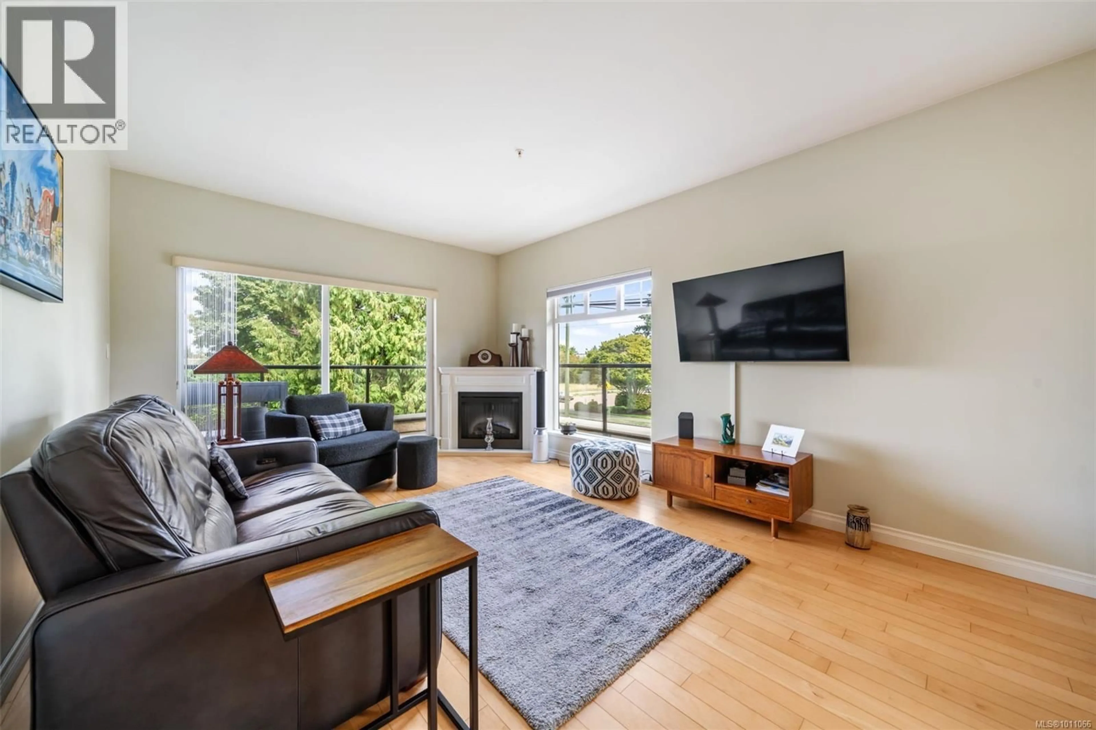 Living room with furniture, unknown for 205 - 2380 BRETHOUR AVENUE, Sidney British Columbia V8L2A5