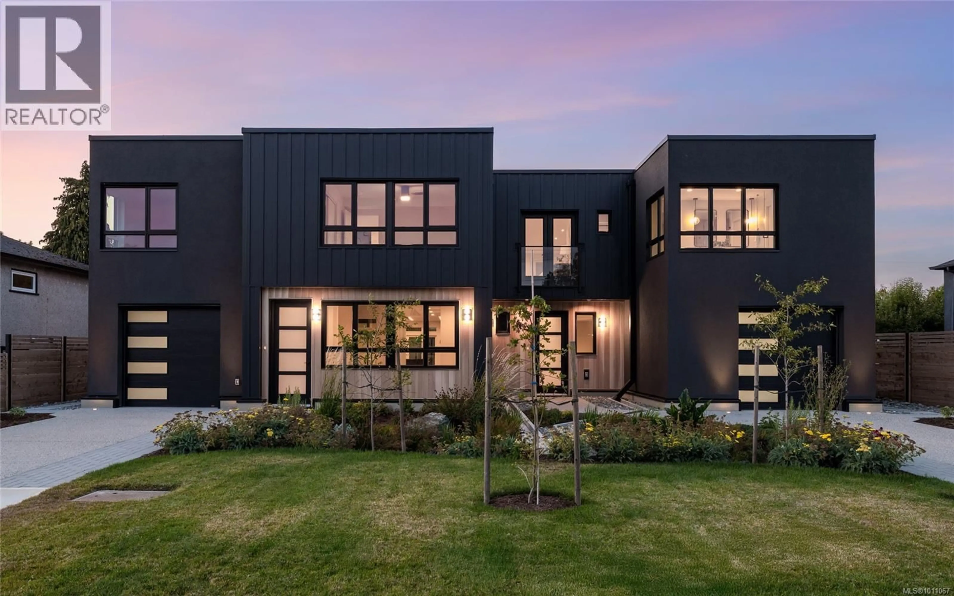 Home with brick exterior material, unknown for 1970 KINGS ROAD, Saanich British Columbia V8R2P5