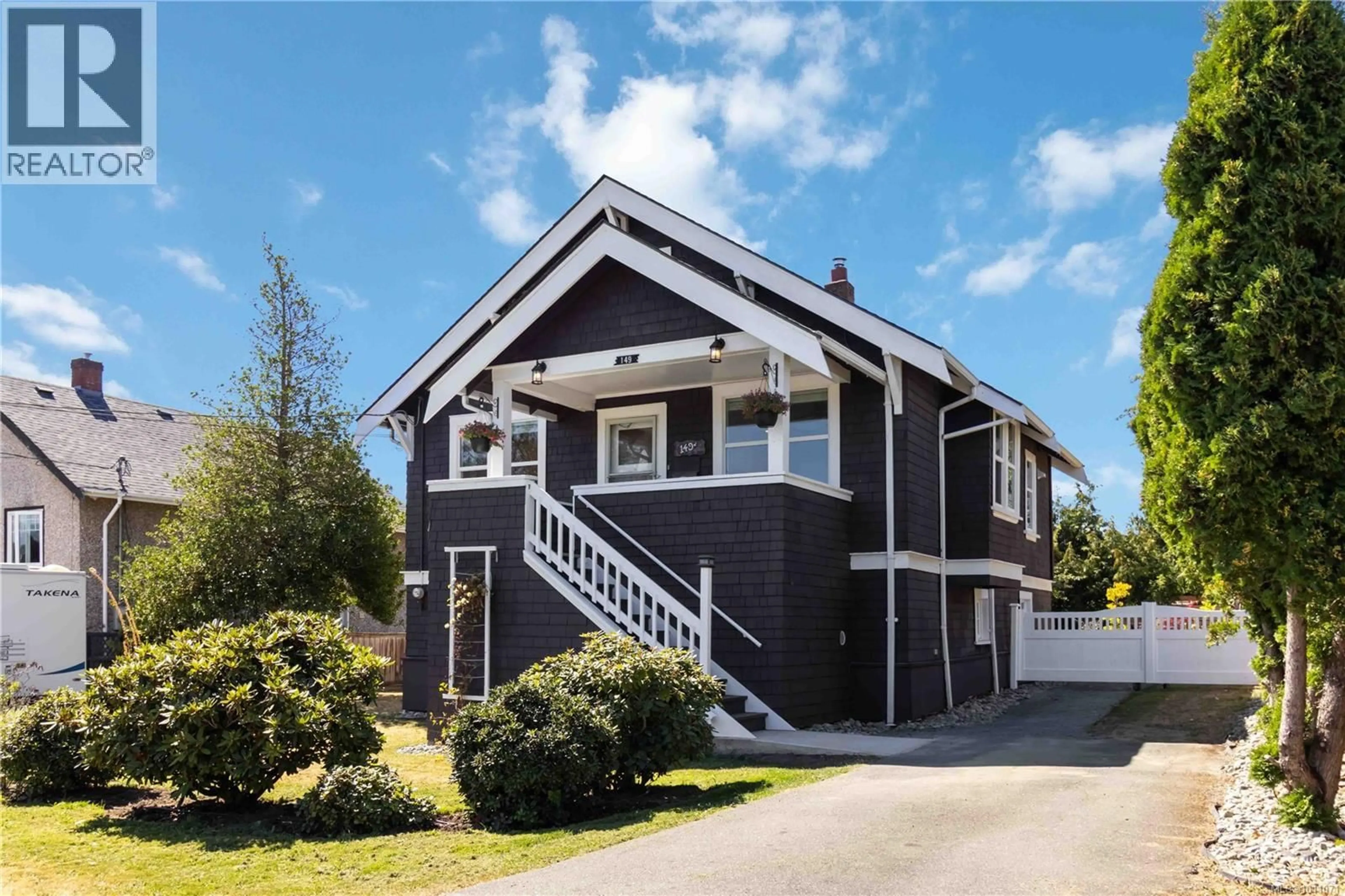 Home with vinyl exterior material, street for 149 MADDOCK AVENUE WEST, Saanich British Columbia V9A1G2
