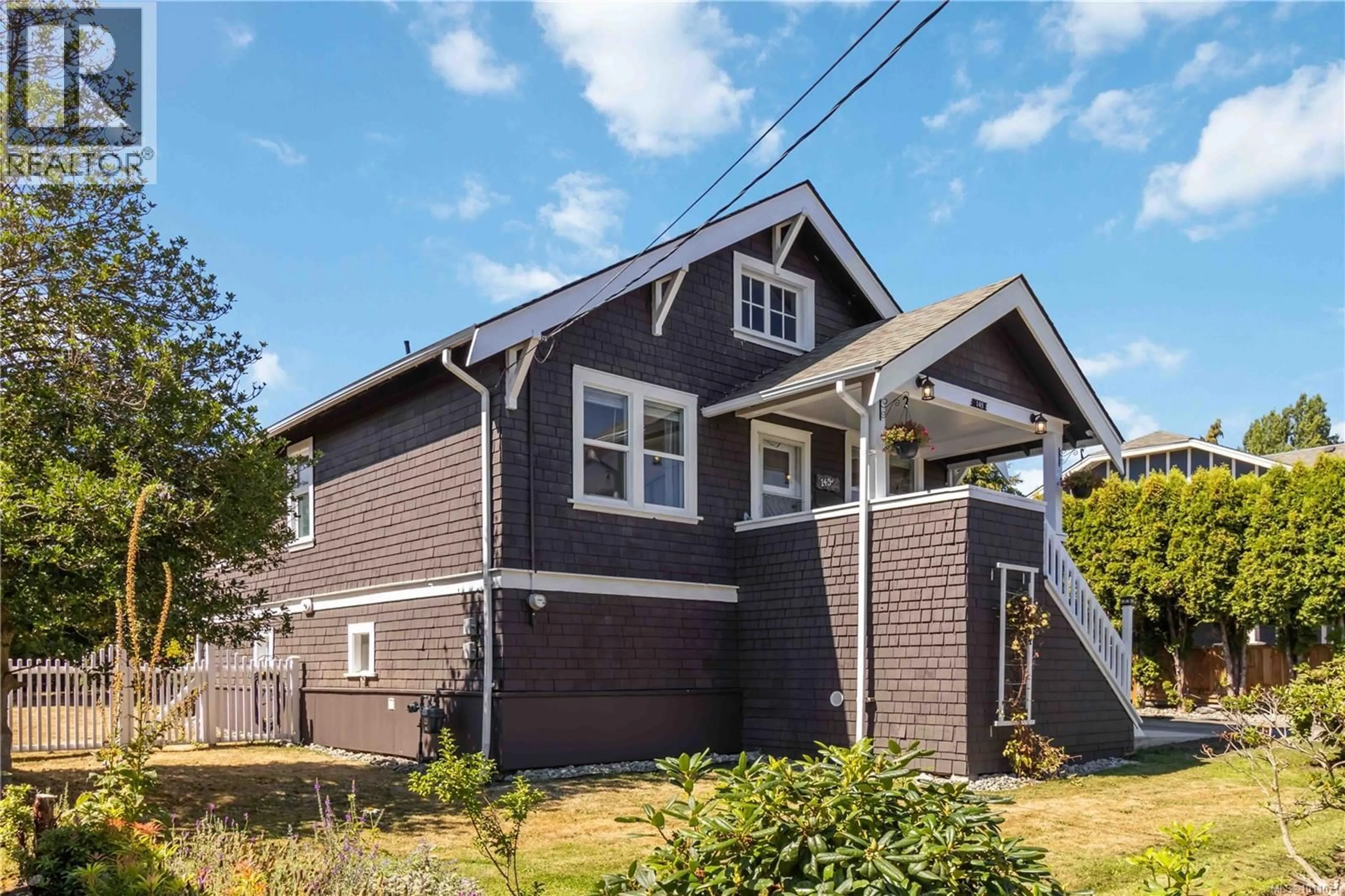 Home with vinyl exterior material, street for 149 MADDOCK AVENUE WEST, Saanich British Columbia V9A1G2