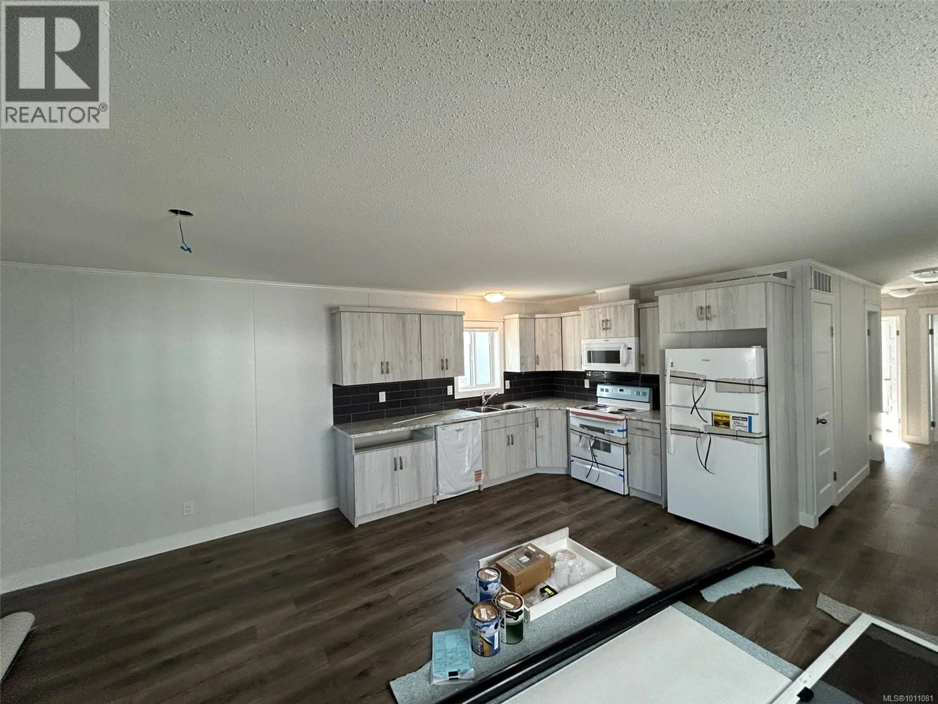 Open concept kitchen, wood/laminate floor for 29 - 731 MARINE DRIVE, Ucluelet British Columbia V0R3A0