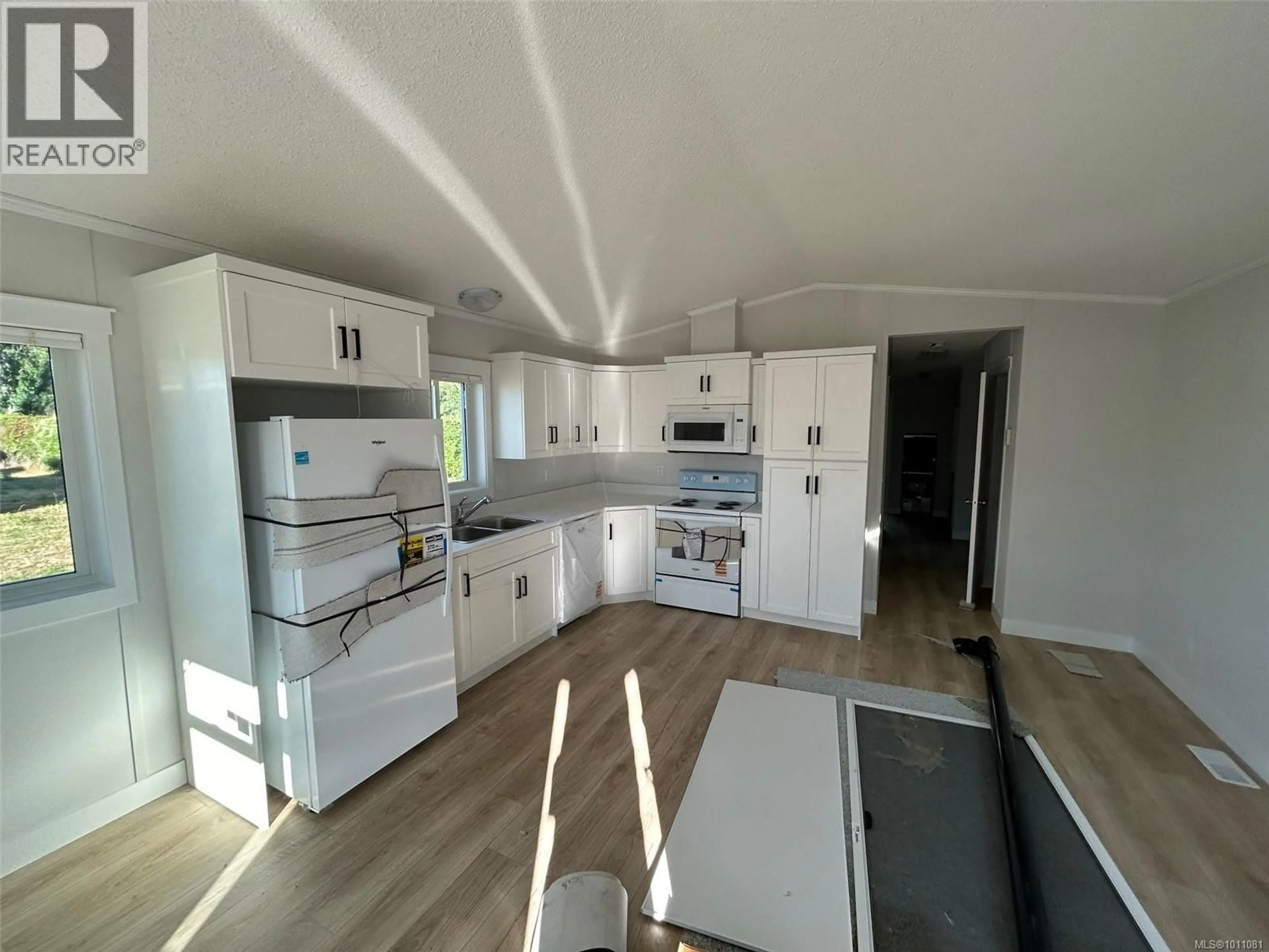 Open concept kitchen, wood/laminate floor for 29 - 731 MARINE DRIVE, Ucluelet British Columbia V0R3A0
