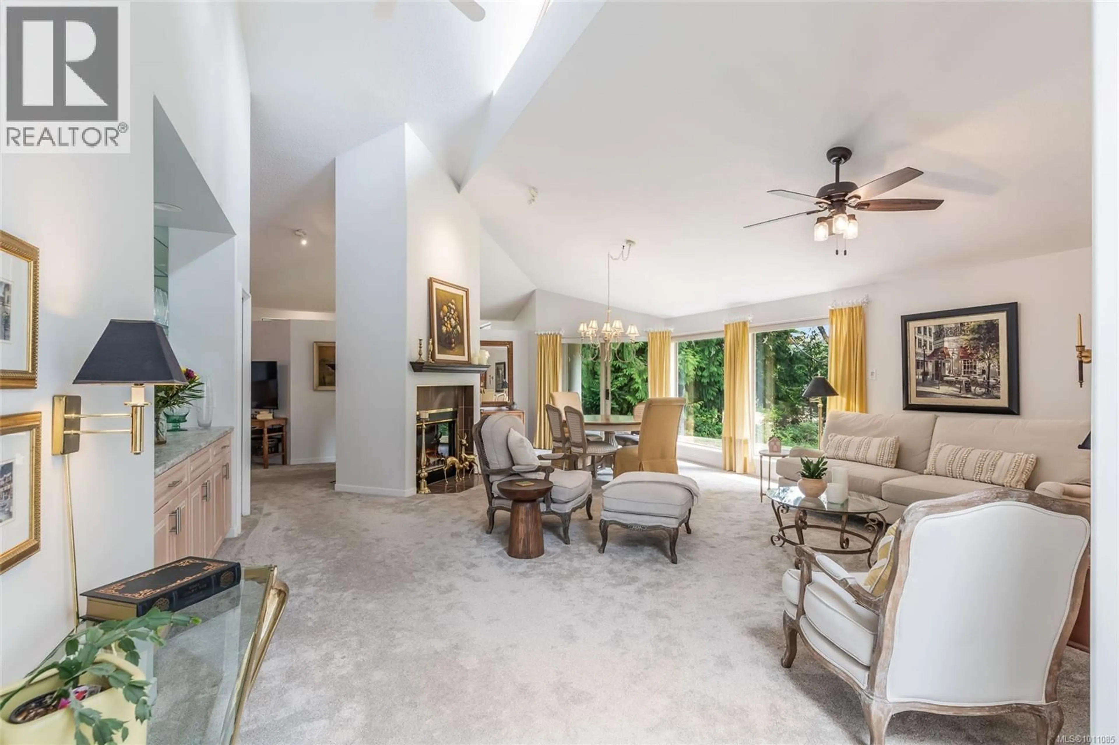 Living room with furniture, ceramic/tile floor for 868 LAKES BOULEVARD, Parksville British Columbia V9P2P8