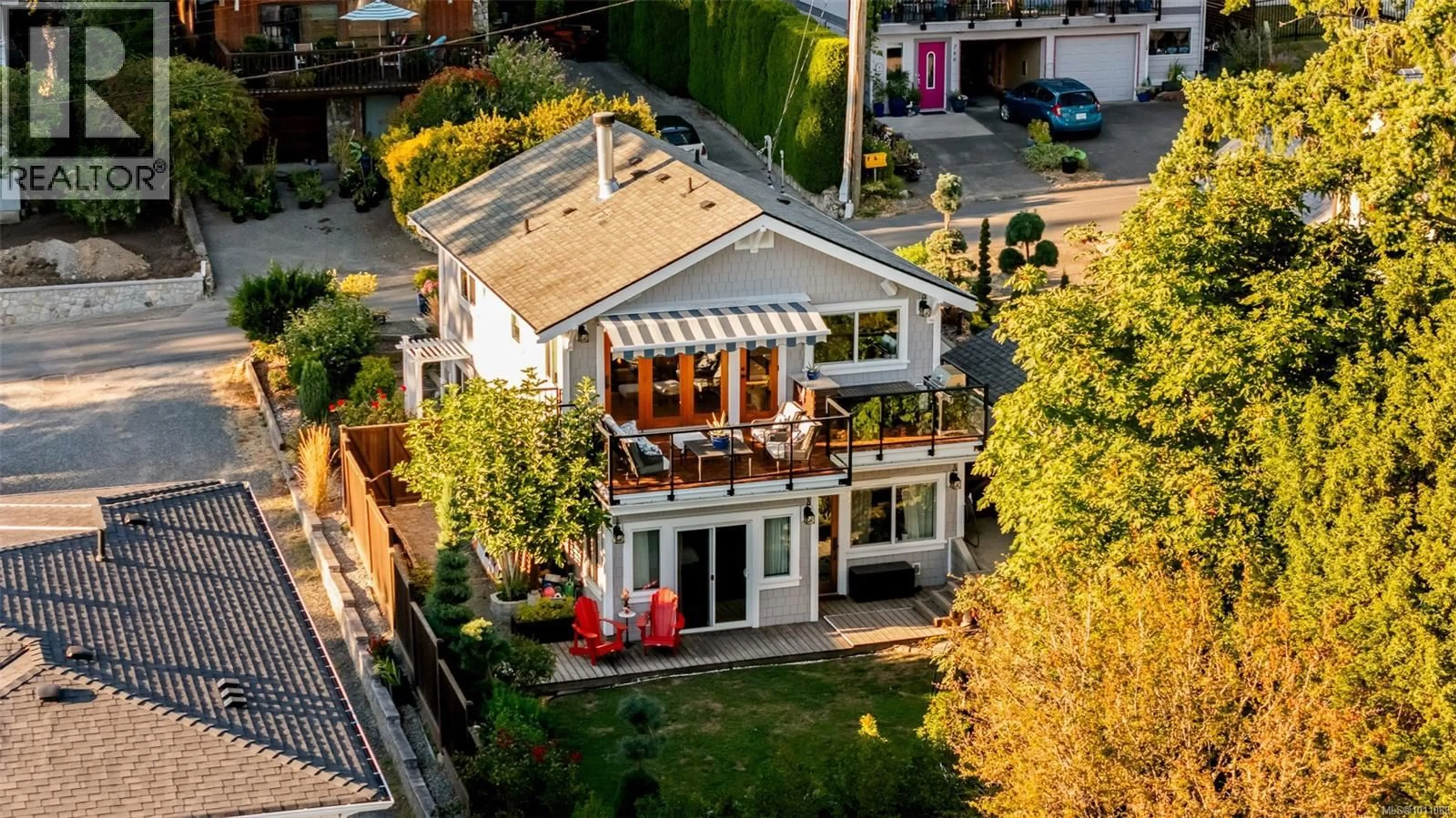 A pic from outside/outdoor area/front of a property/back of a property/a pic from drone, street for 761 HARDING LANE, Central Saanich British Columbia V8M2G2