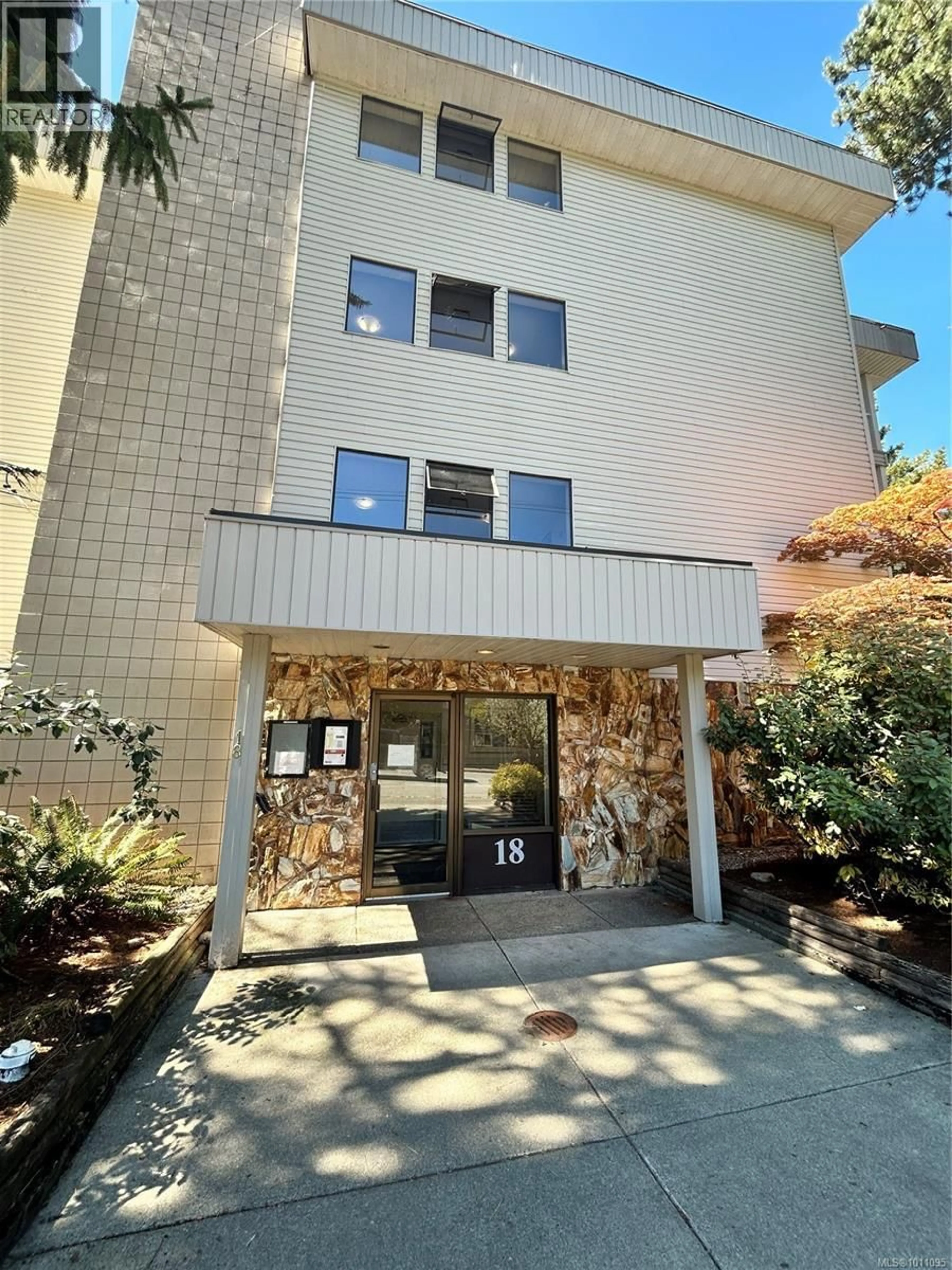 Indoor foyer for 210 - 18 KING GEORGE STREET, Lake Cowichan British Columbia V0R2G0