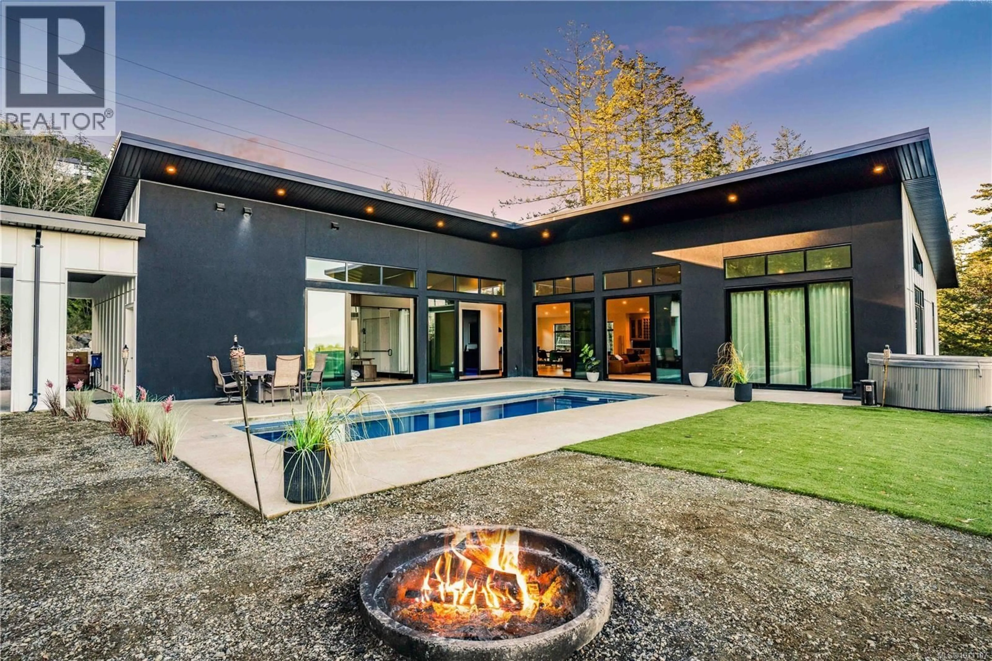 Patio, mountain view for 6290 PHANTOM ROAD, Lantzville British Columbia V0R2H0