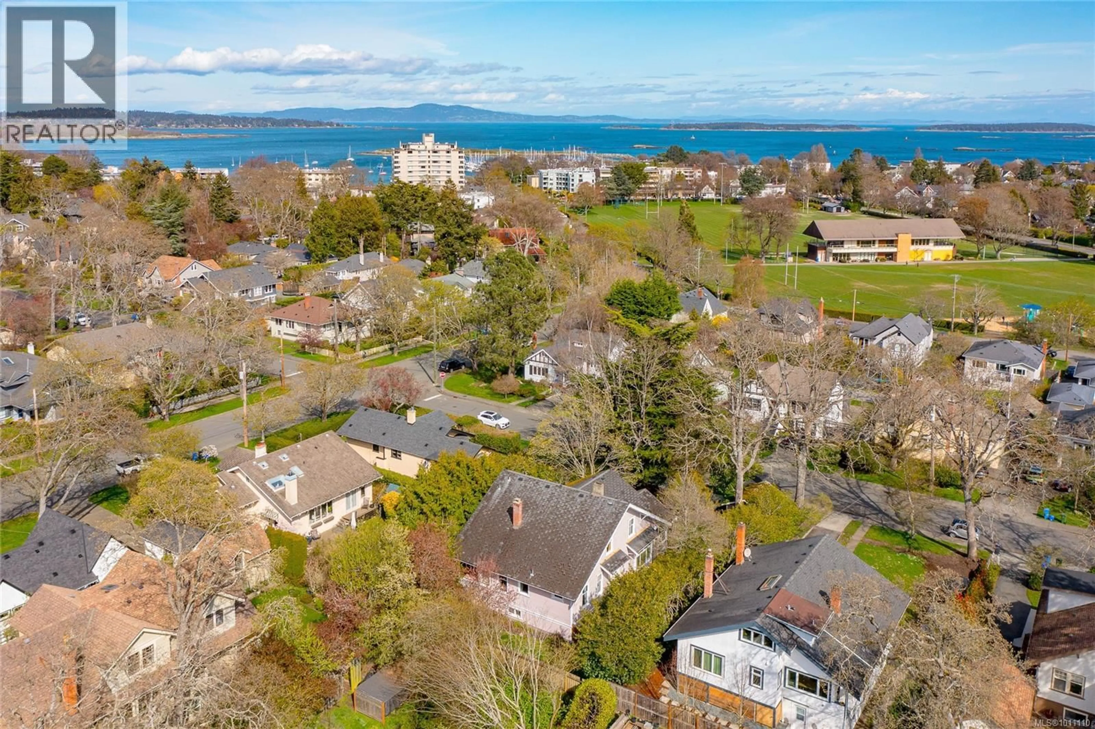 A pic from outside/outdoor area/front of a property/back of a property/a pic from drone, water/lake/river/ocean view for 1070 ST. DAVID STREET, Oak Bay British Columbia V8S4Y8