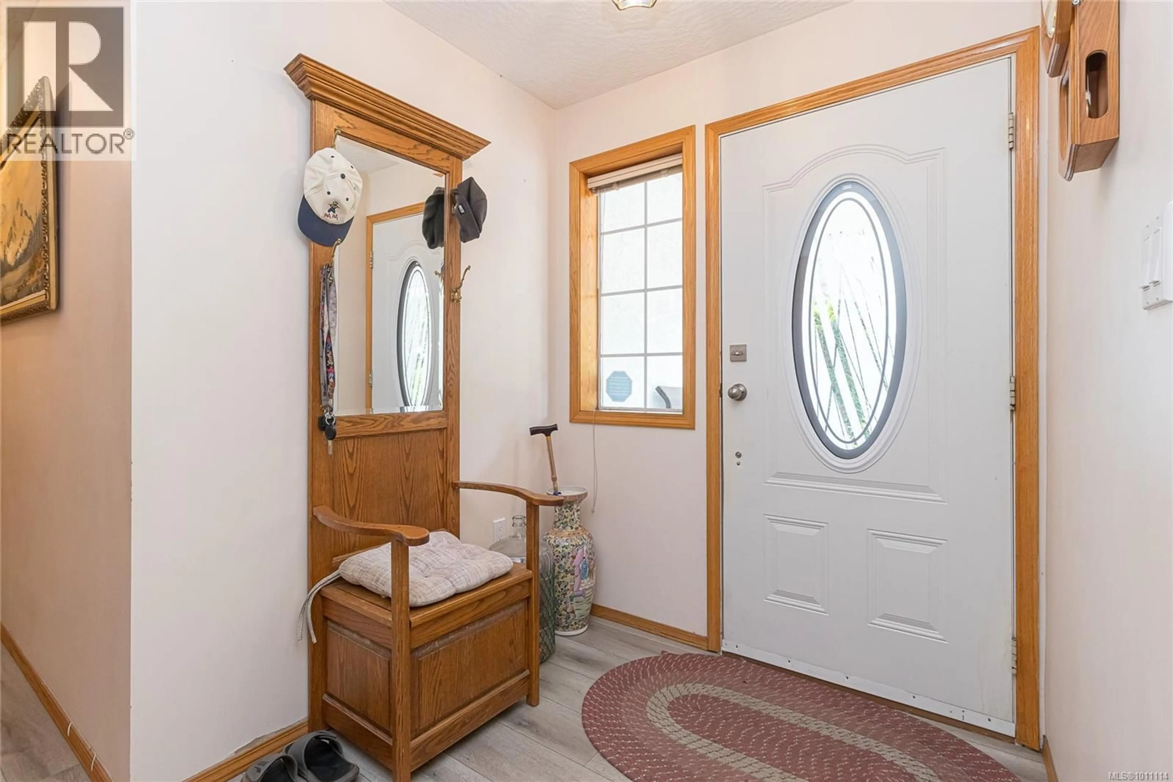 Indoor entryway for 667 GOLDIE AVENUE, Langford British Columbia V9B6H3