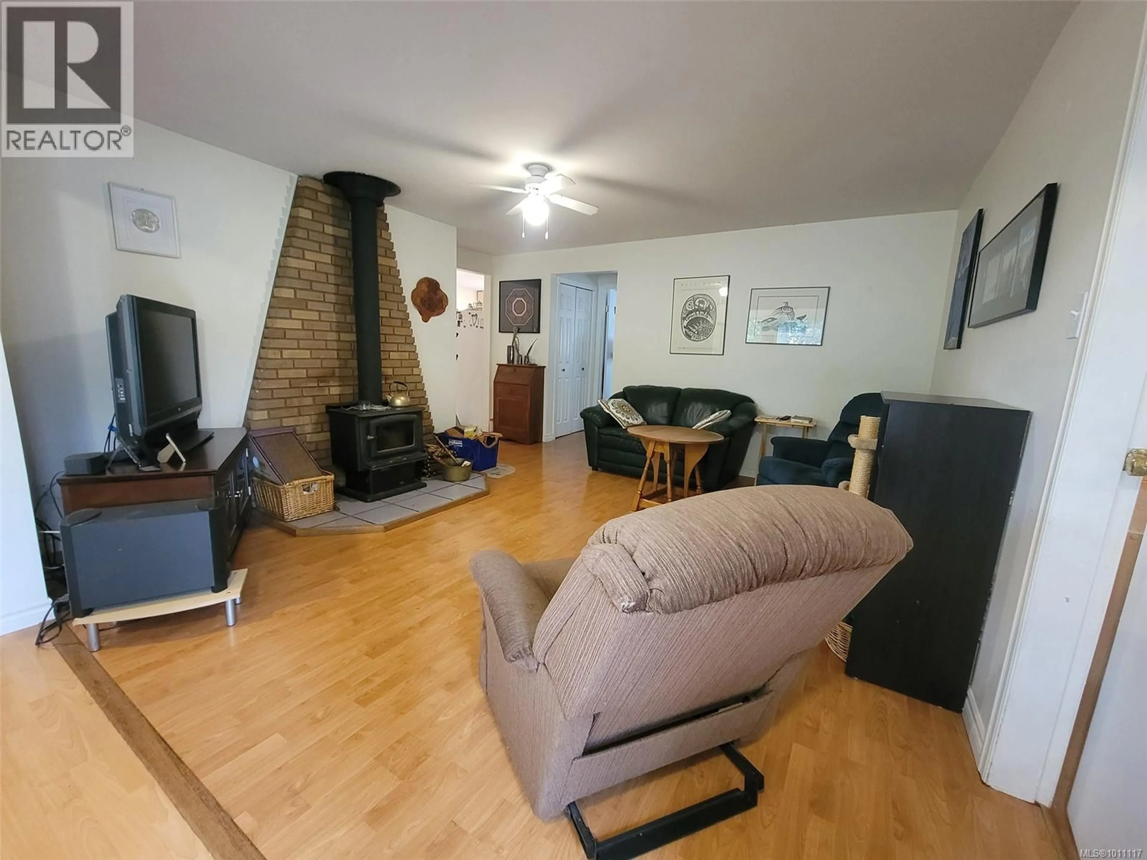 Living room with furniture, unknown for 496 BUTCHERS ROAD, Comox British Columbia V9M3W6