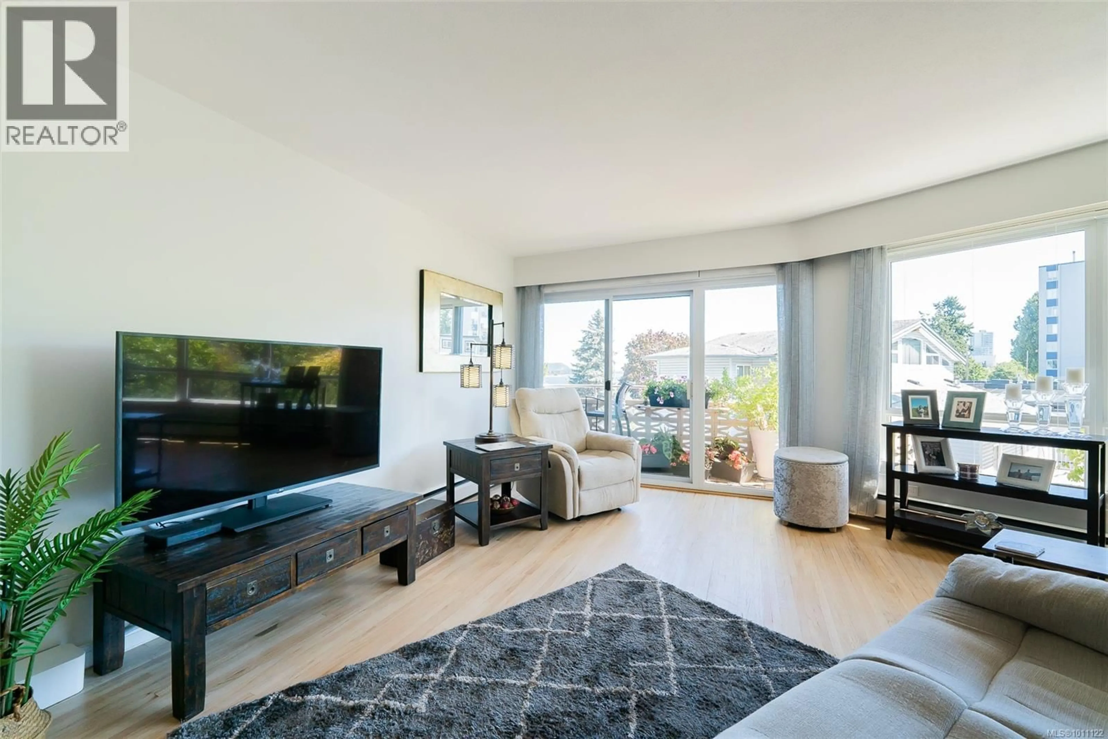 Living room with furniture, unknown for 204 - 375 NEWCASTLE AVENUE, Nanaimo British Columbia V9S4H9